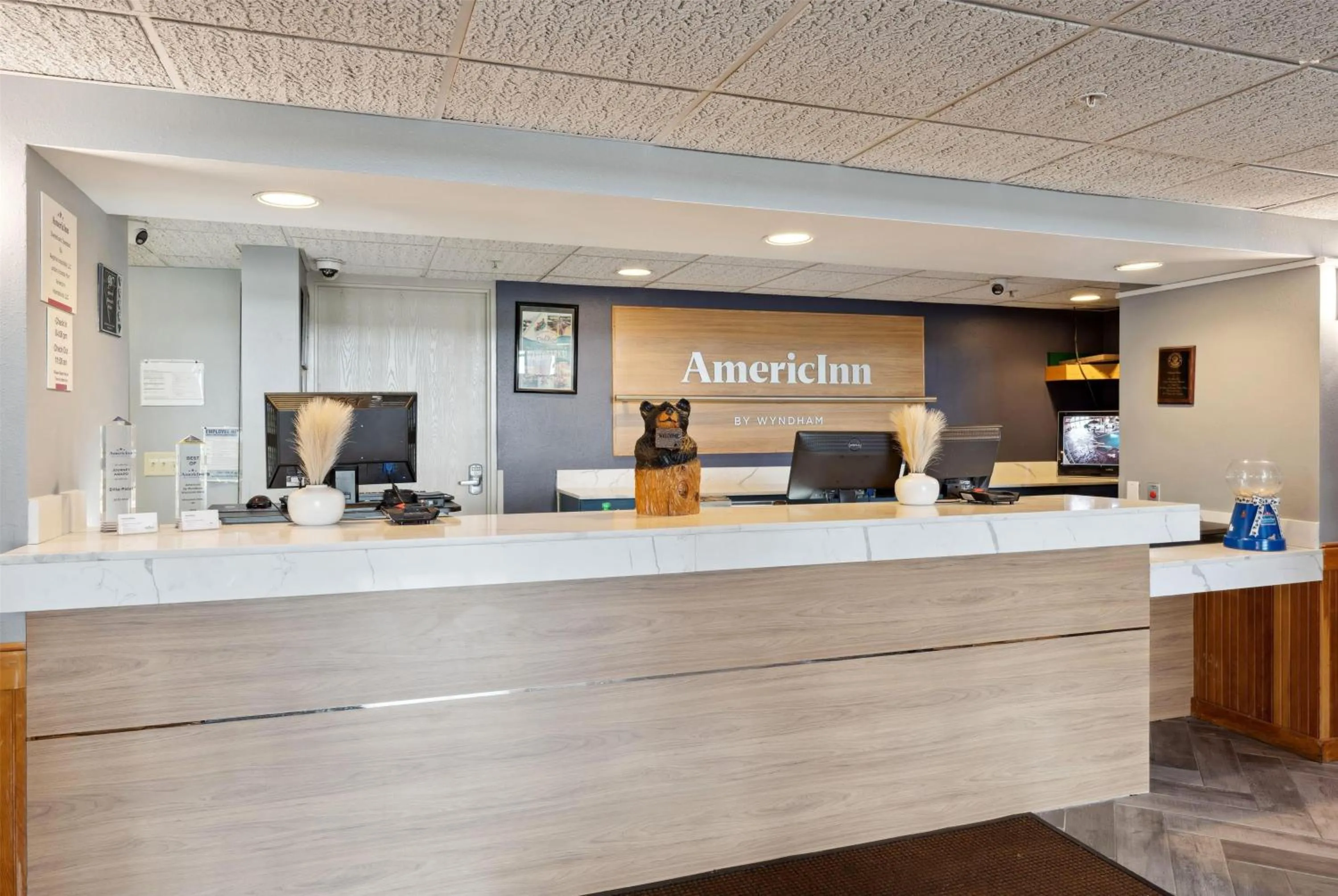 Lobby or reception in AmericInn by Wyndham Wisconsin Dells