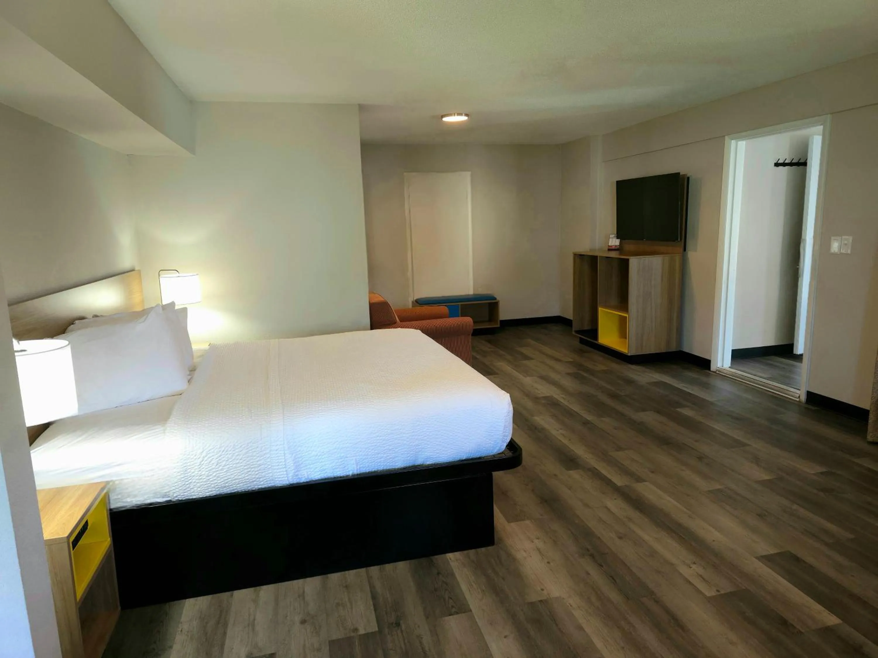 Bed in Days Inn and Suites by Wyndham Port Huron