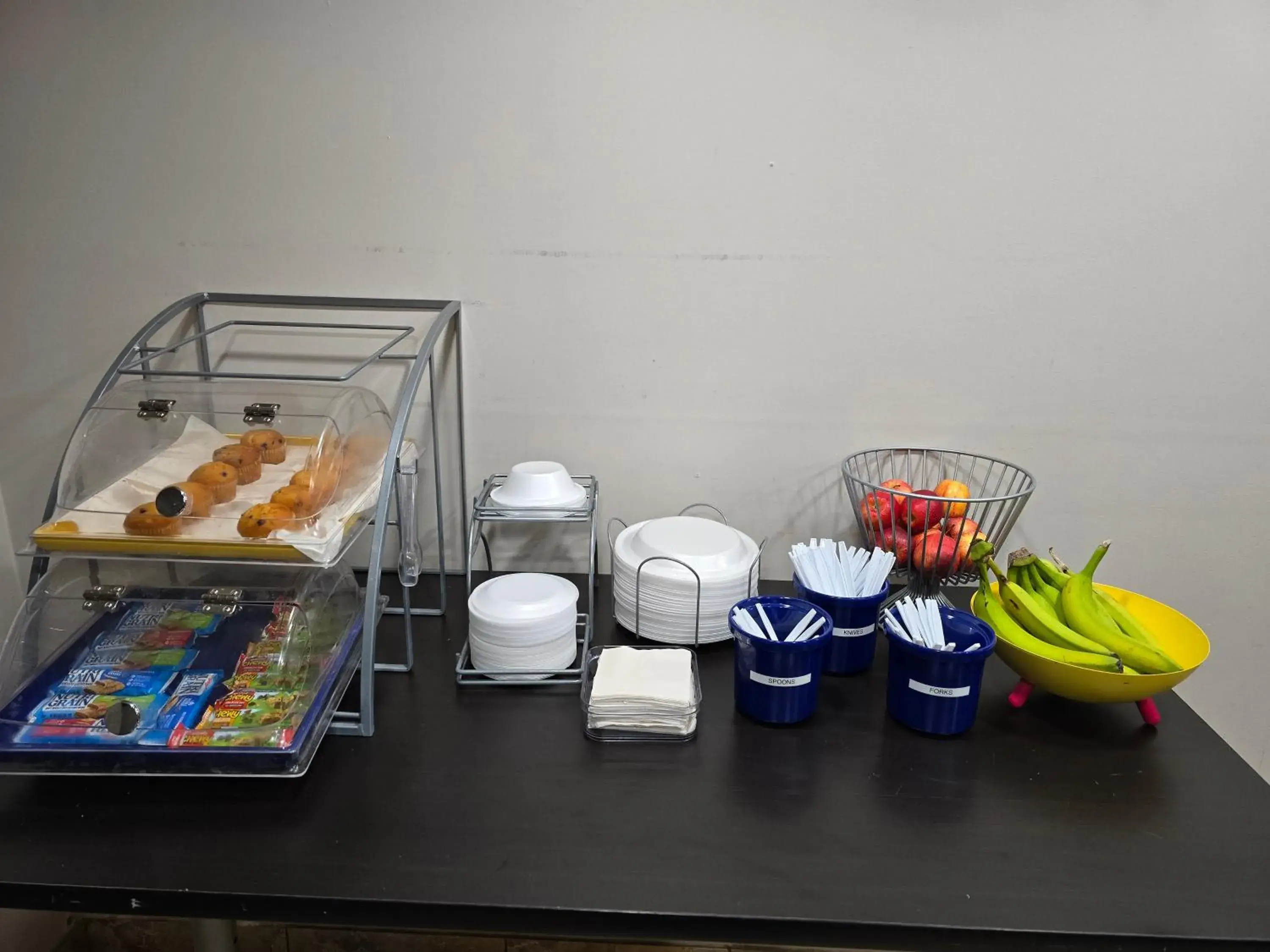 Food and drinks in Days Inn and Suites by Wyndham Port Huron Food and drinks in Days Inn and Suites by Wyndham Port Huron