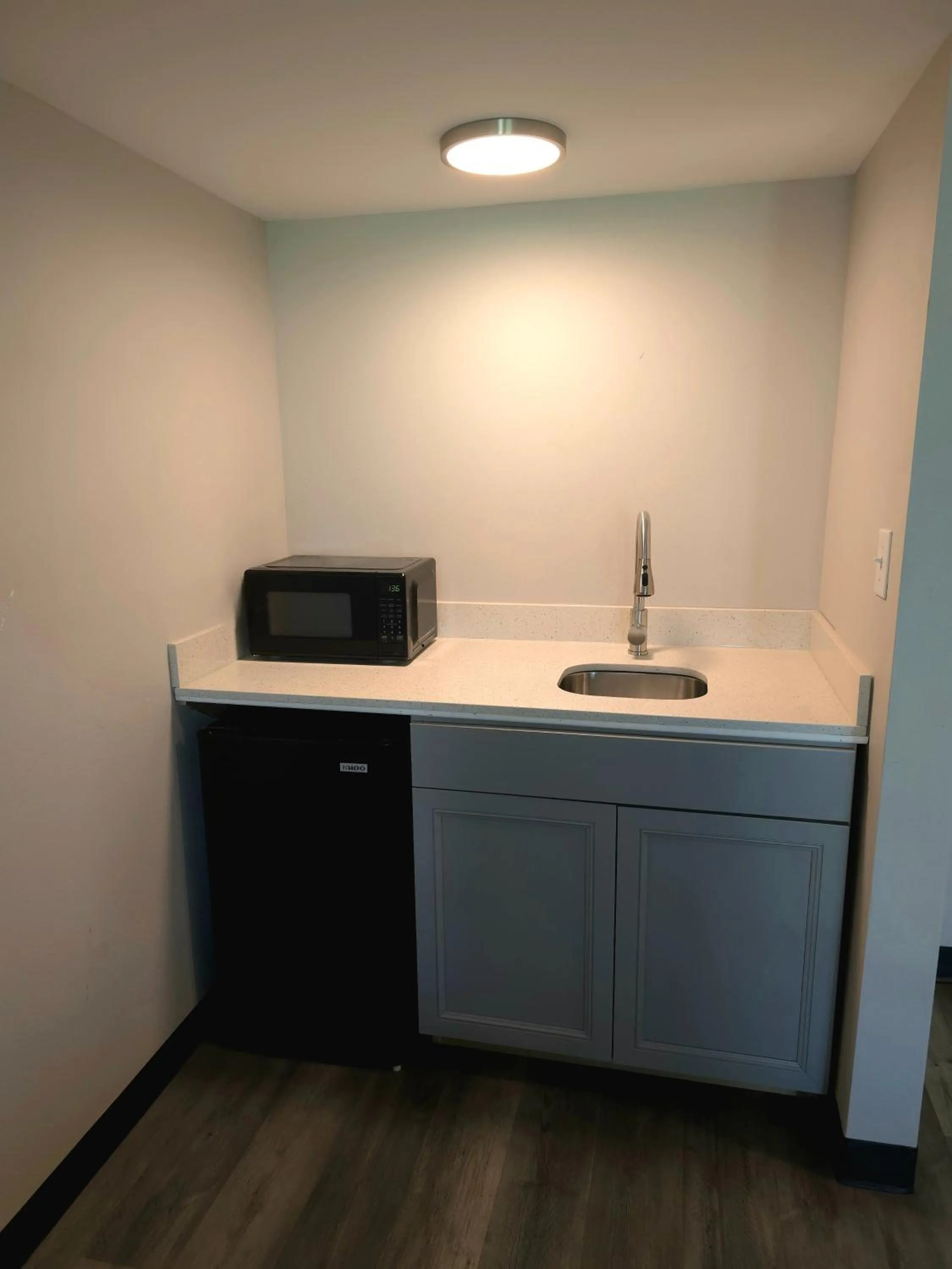 Kitchen or kitchenette in Days Inn and Suites by Wyndham Port Huron