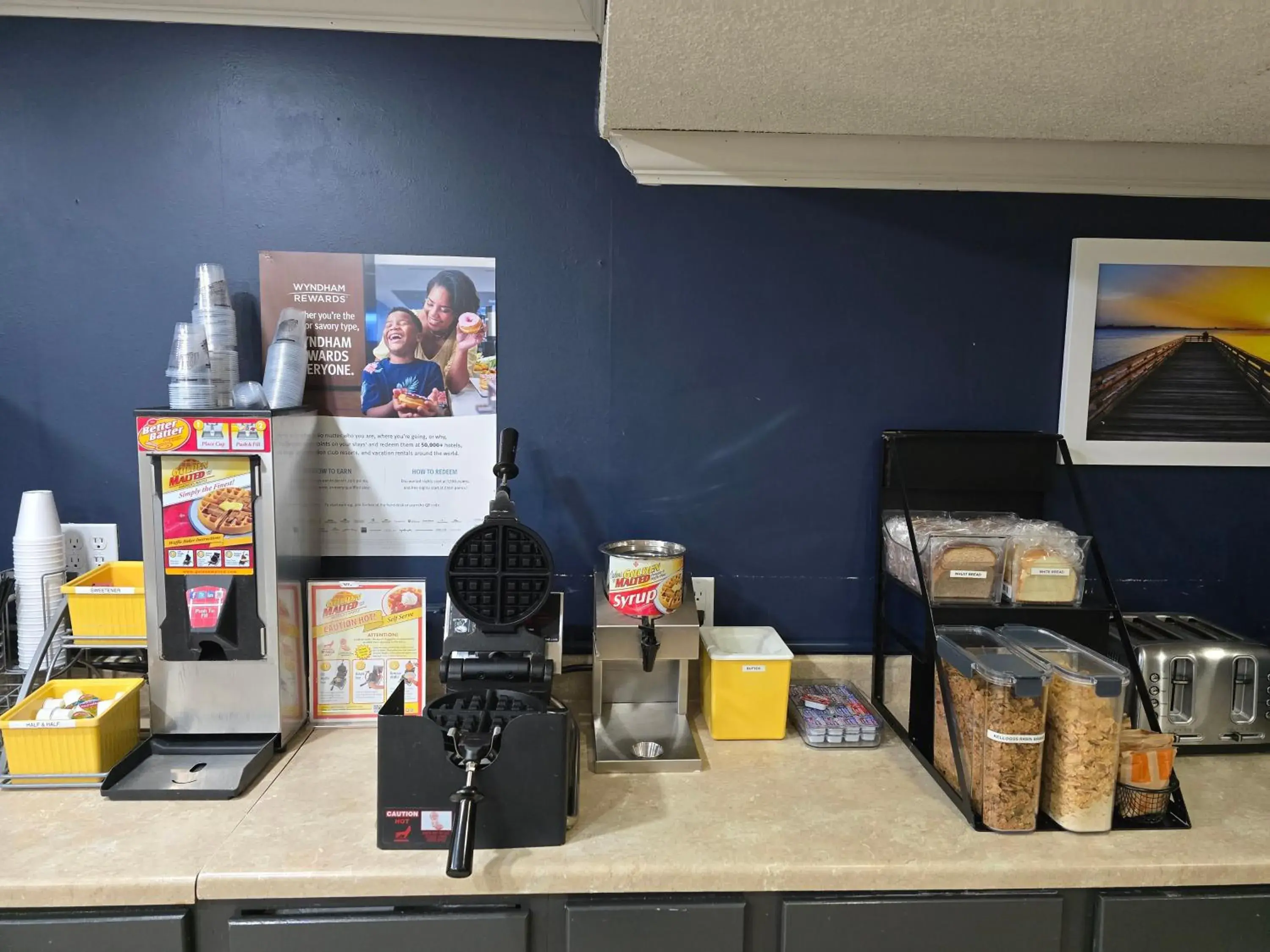 Food and drinks in Days Inn and Suites by Wyndham Port Huron Food and drinks in Days Inn and Suites by Wyndham Port Huron