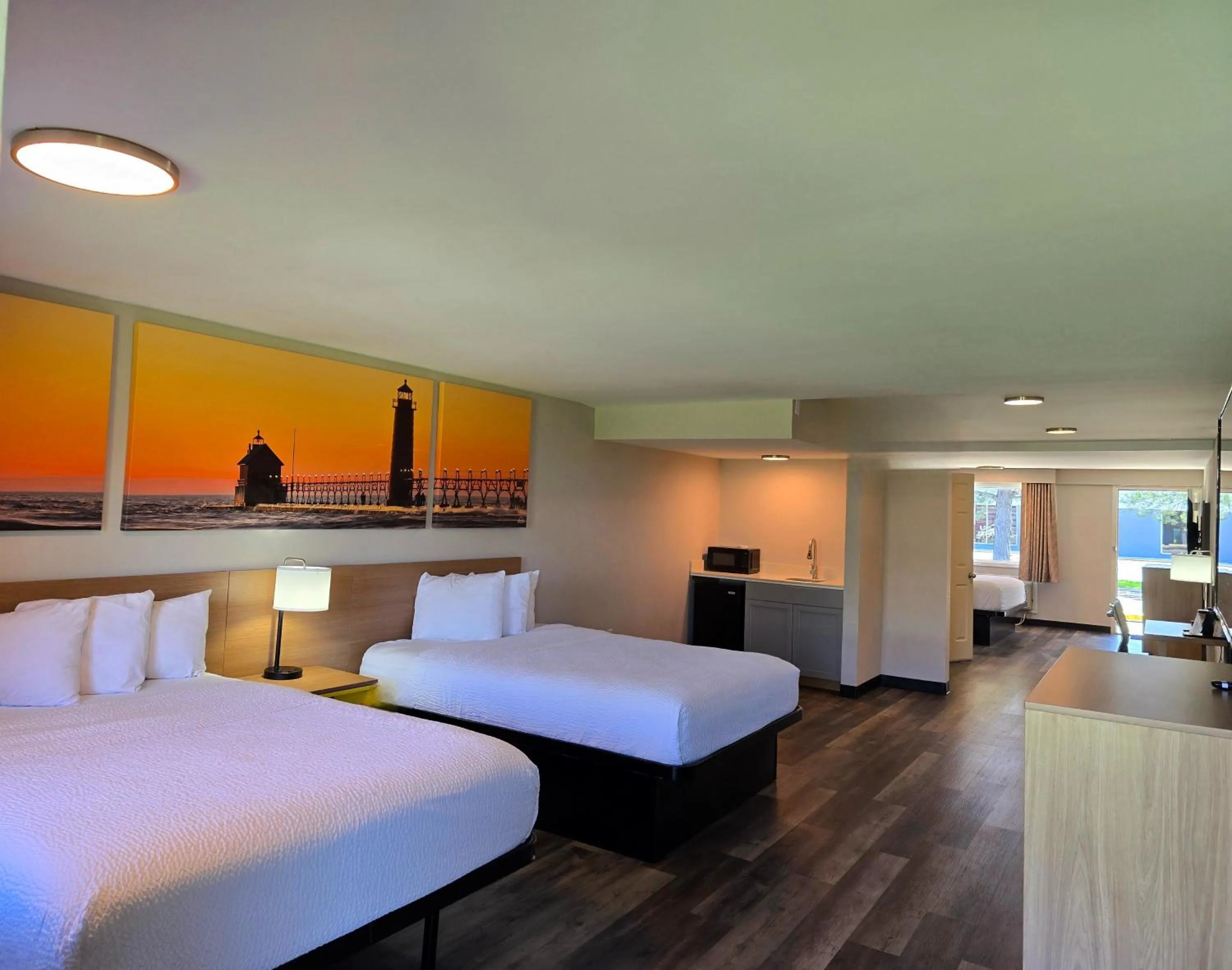 Bed in Days Inn and Suites by Wyndham Port Huron