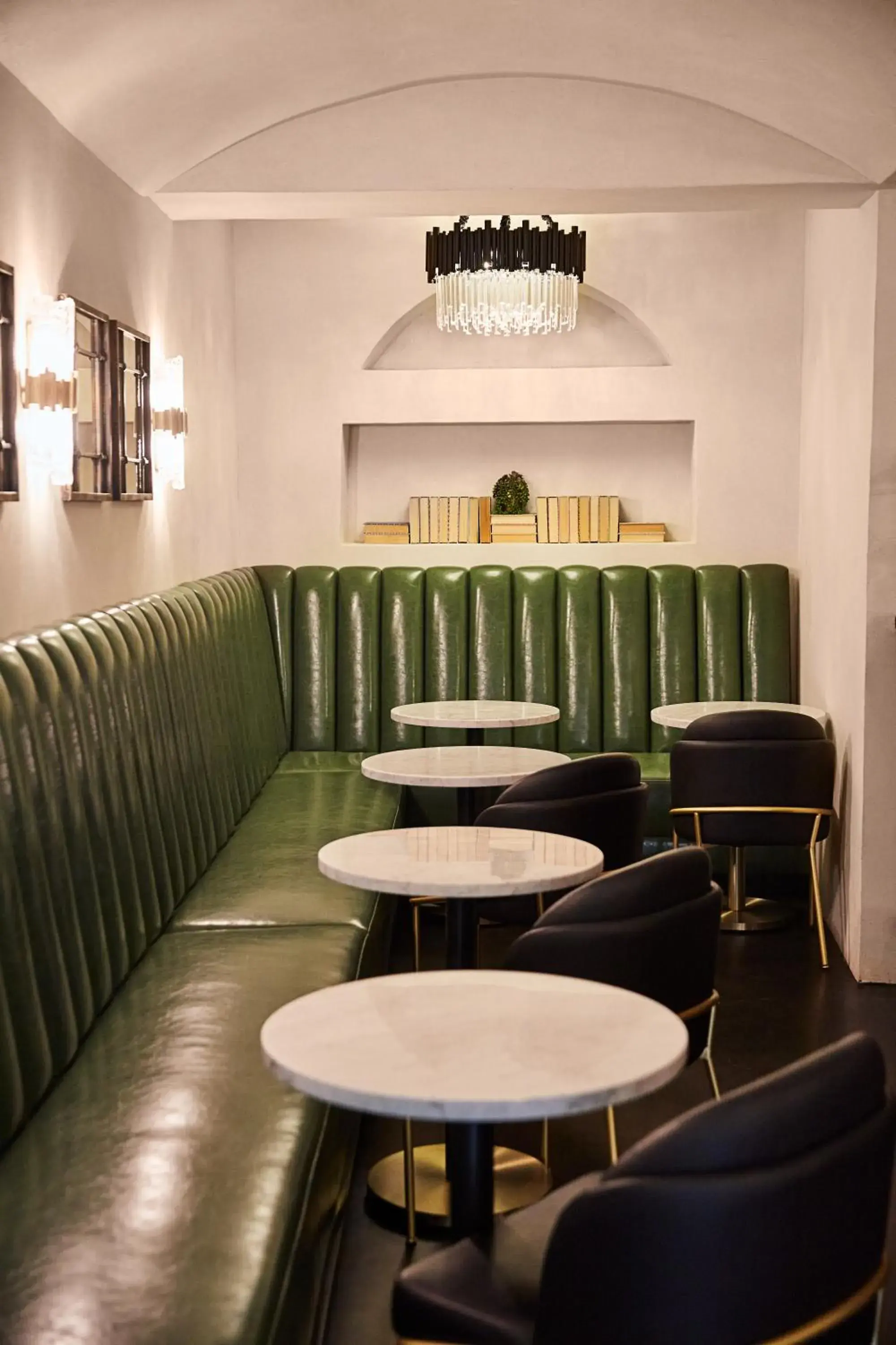 Lounge or bar in Kenwood Inn & Spa Lounge or bar in Kenwood Inn & Spa