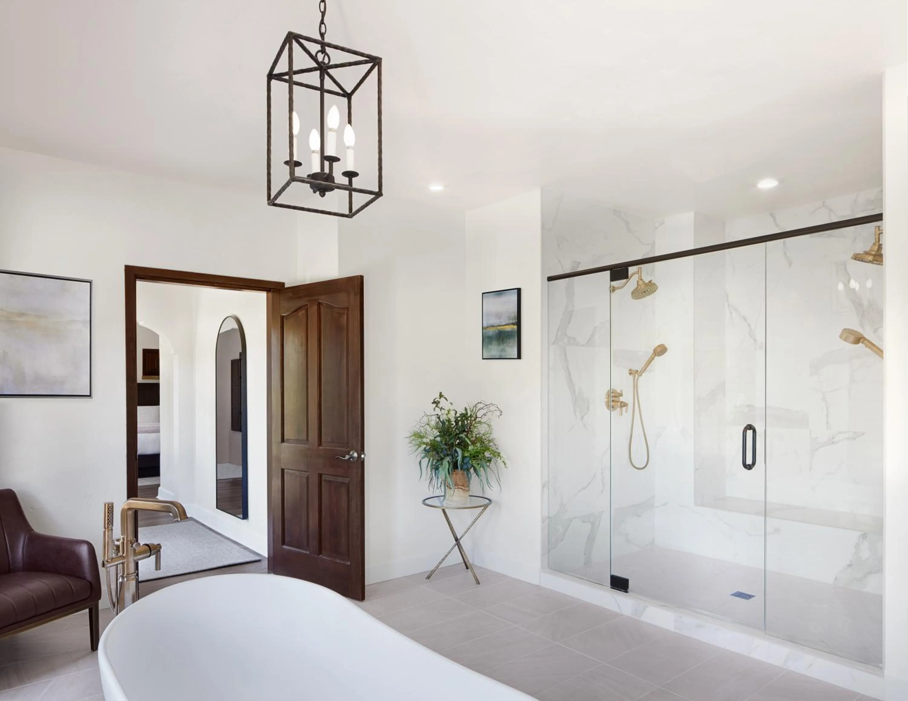 Bathroom, Bed in Kenwood Inn & Spa