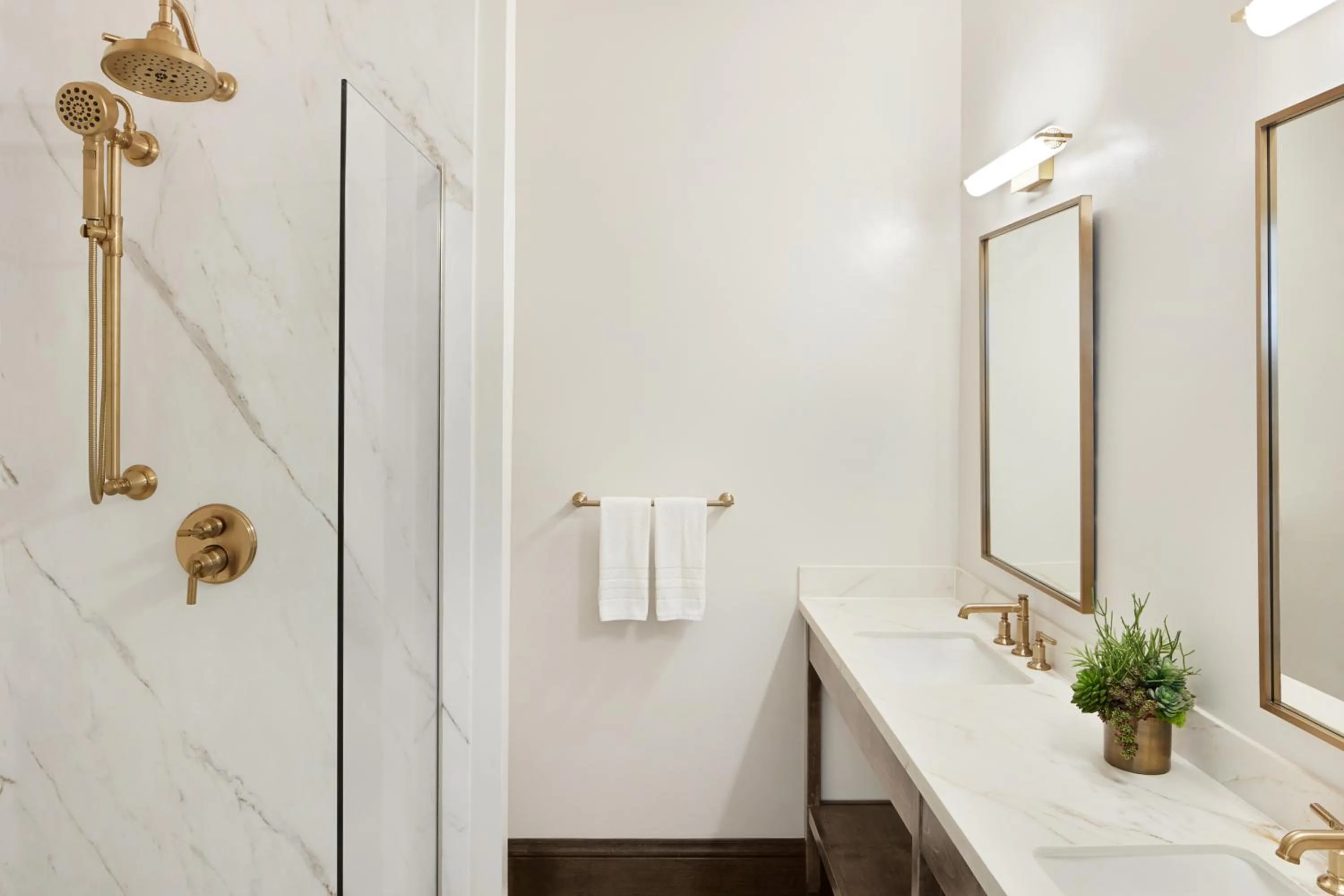 Bathroom in Kenwood Inn & Spa