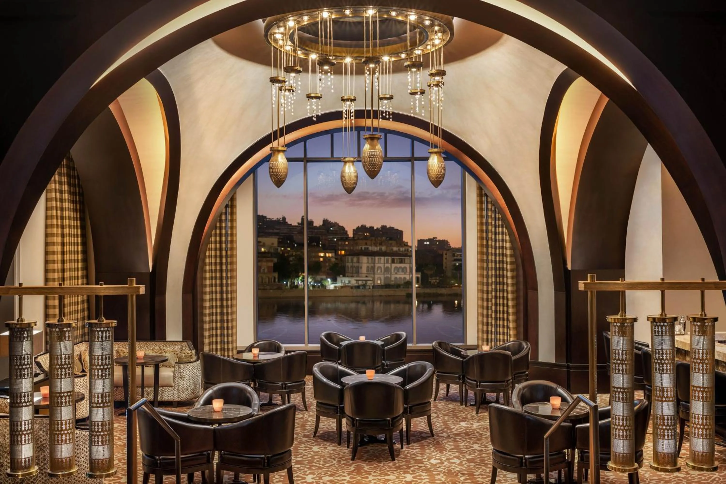 Lounge or bar in The St. Regis Cairo