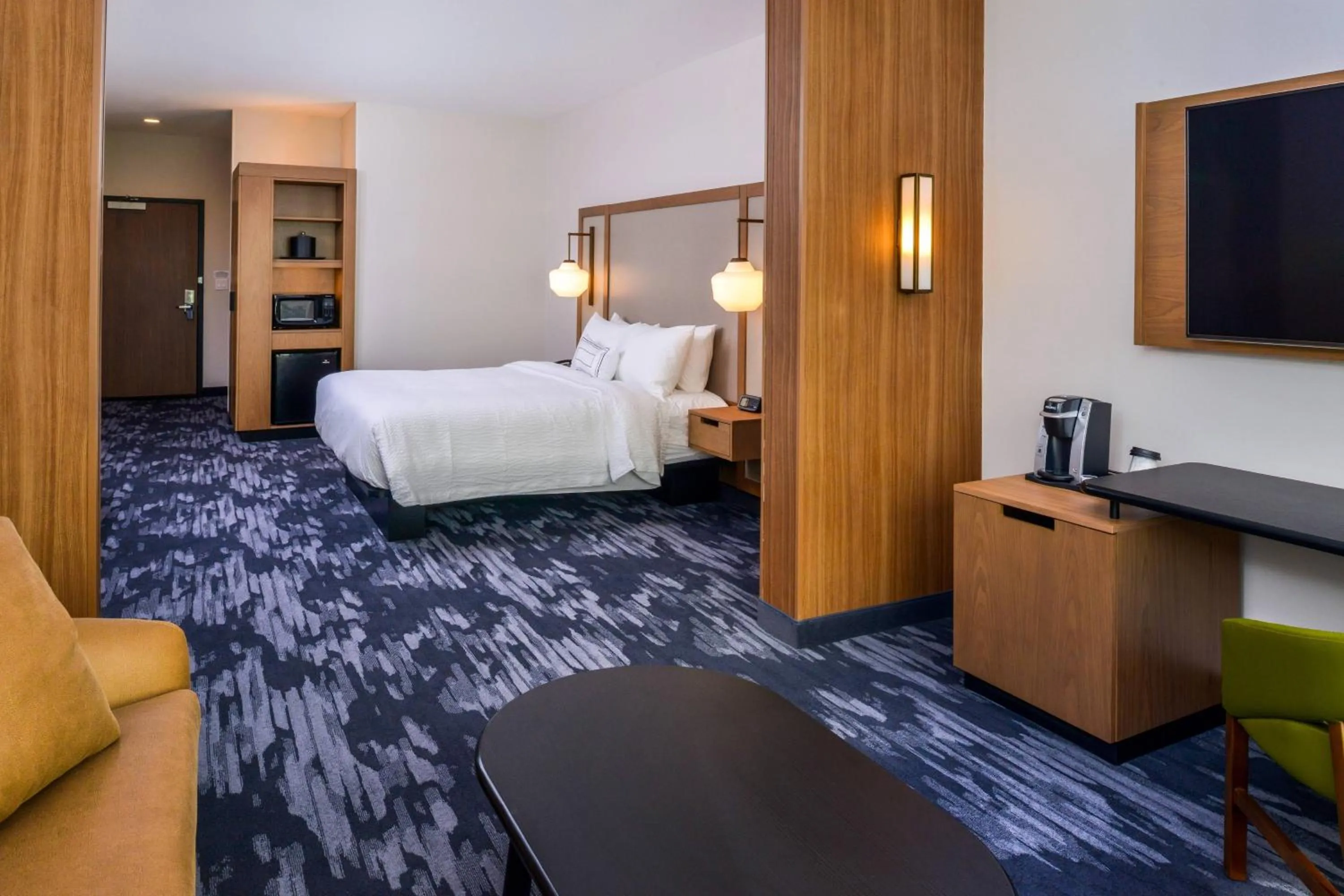 Photo of the whole room, Bed in Fairfield Inn & Suites by Marriott Fort Worth Southwest at Cityview