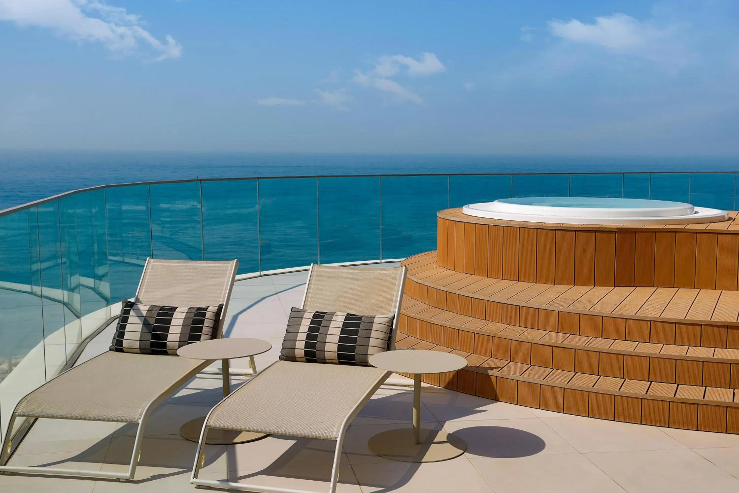 Photo of the whole room in W Dubai - The Palm