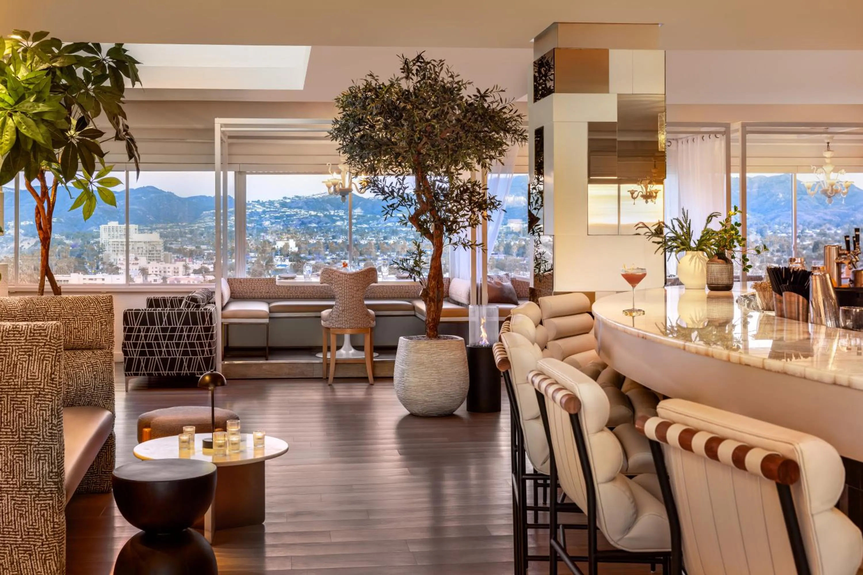 Restaurant/places to eat in Huntley Santa Monica Beach