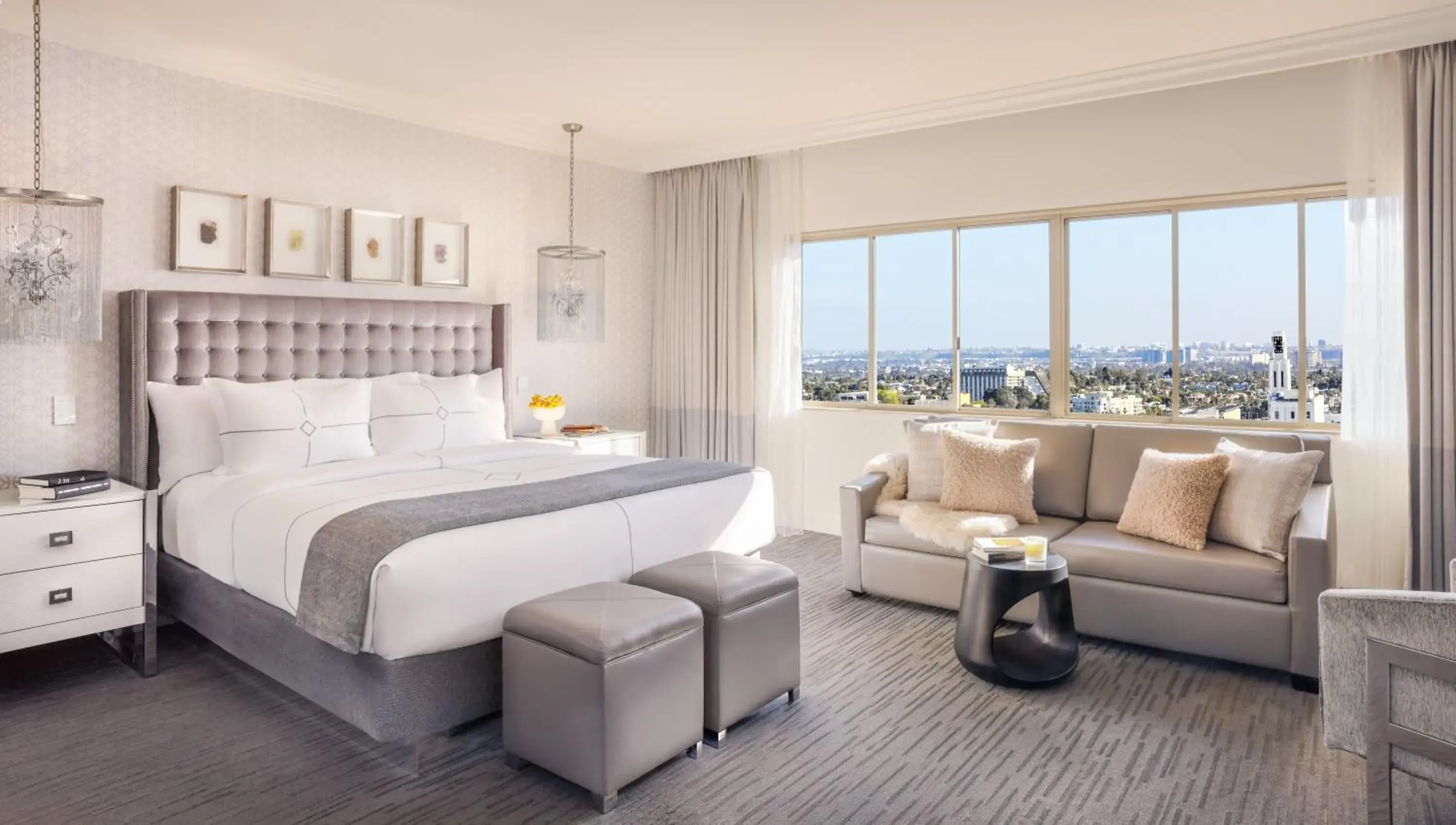 Seating area, Bed in Huntley Santa Monica Beach Seating area, Bed in Huntley Santa Monica Beach