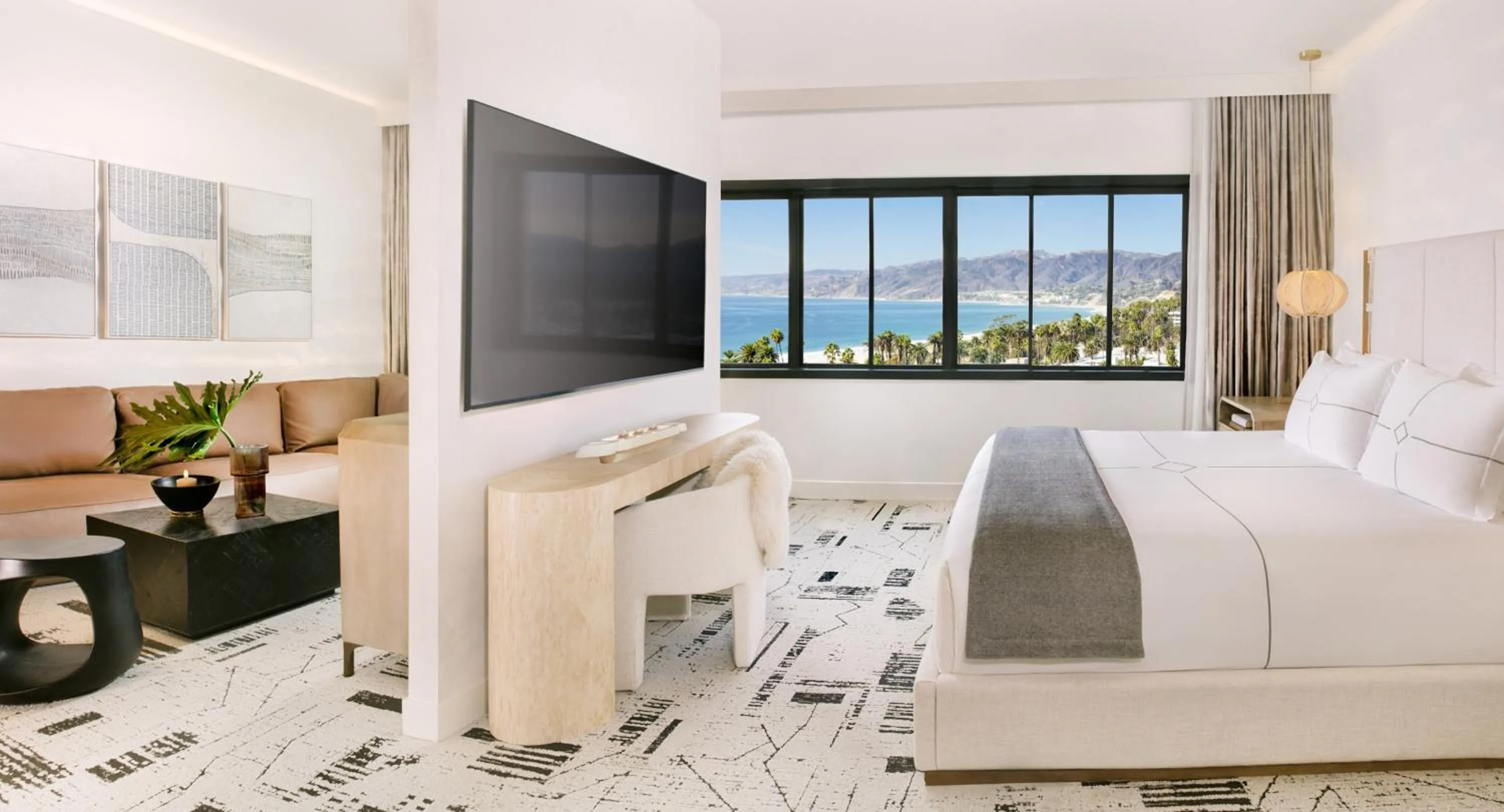 Bed in Huntley Santa Monica Beach