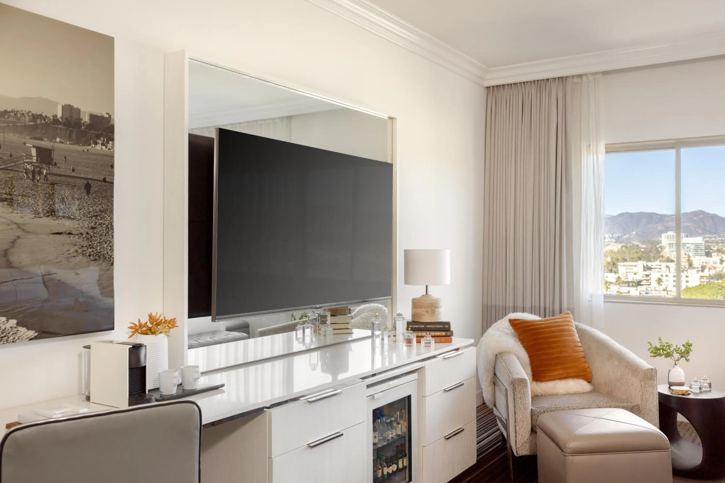 TV and multimedia in Huntley Santa Monica Beach