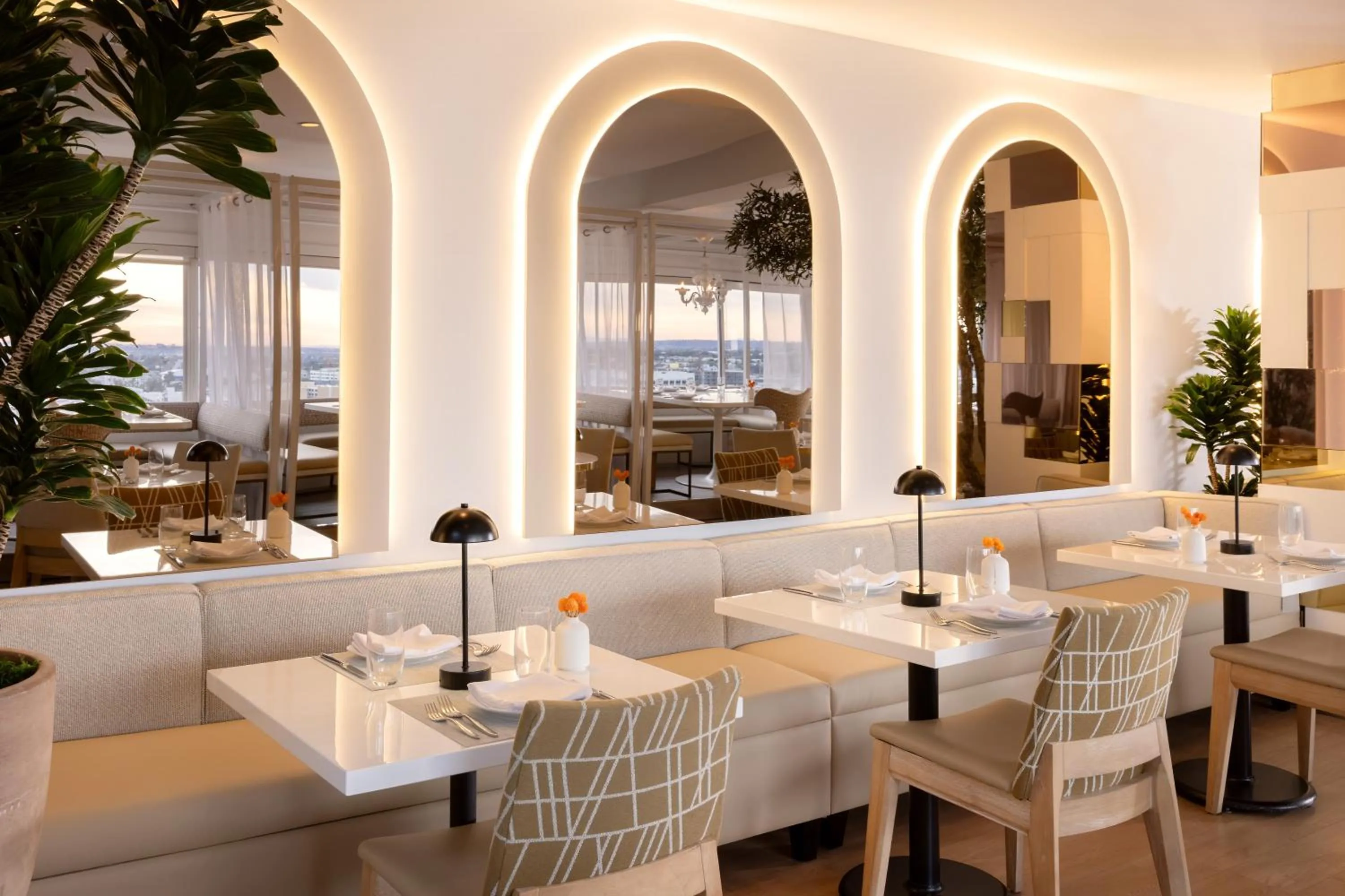 Restaurant/places to eat in Huntley Santa Monica Beach