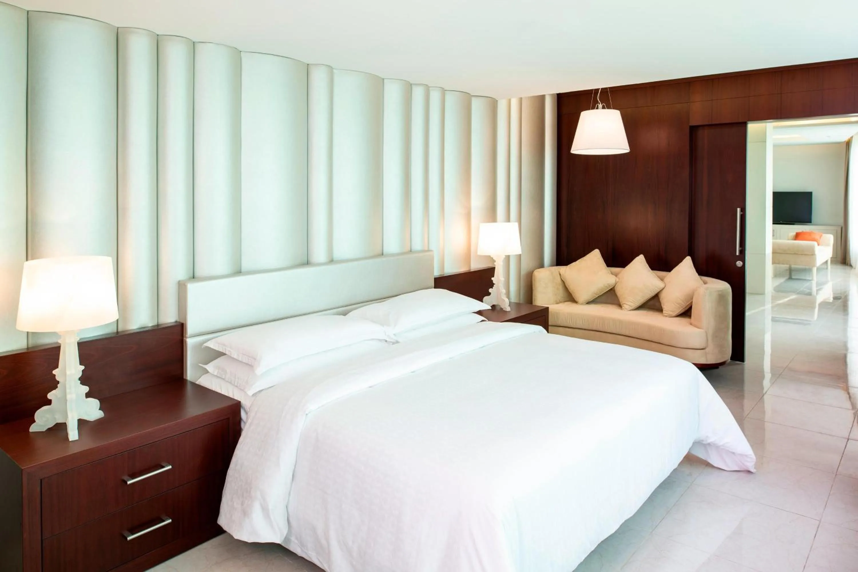 Bedroom, Bed in Four Points by Sheraton Sharjah
