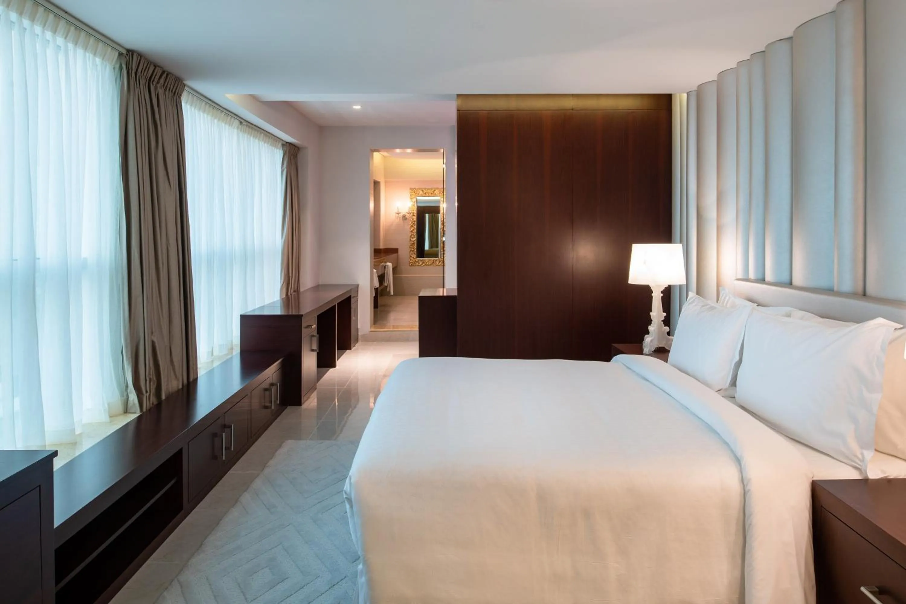 Bedroom, Bed in Four Points by Sheraton Sharjah