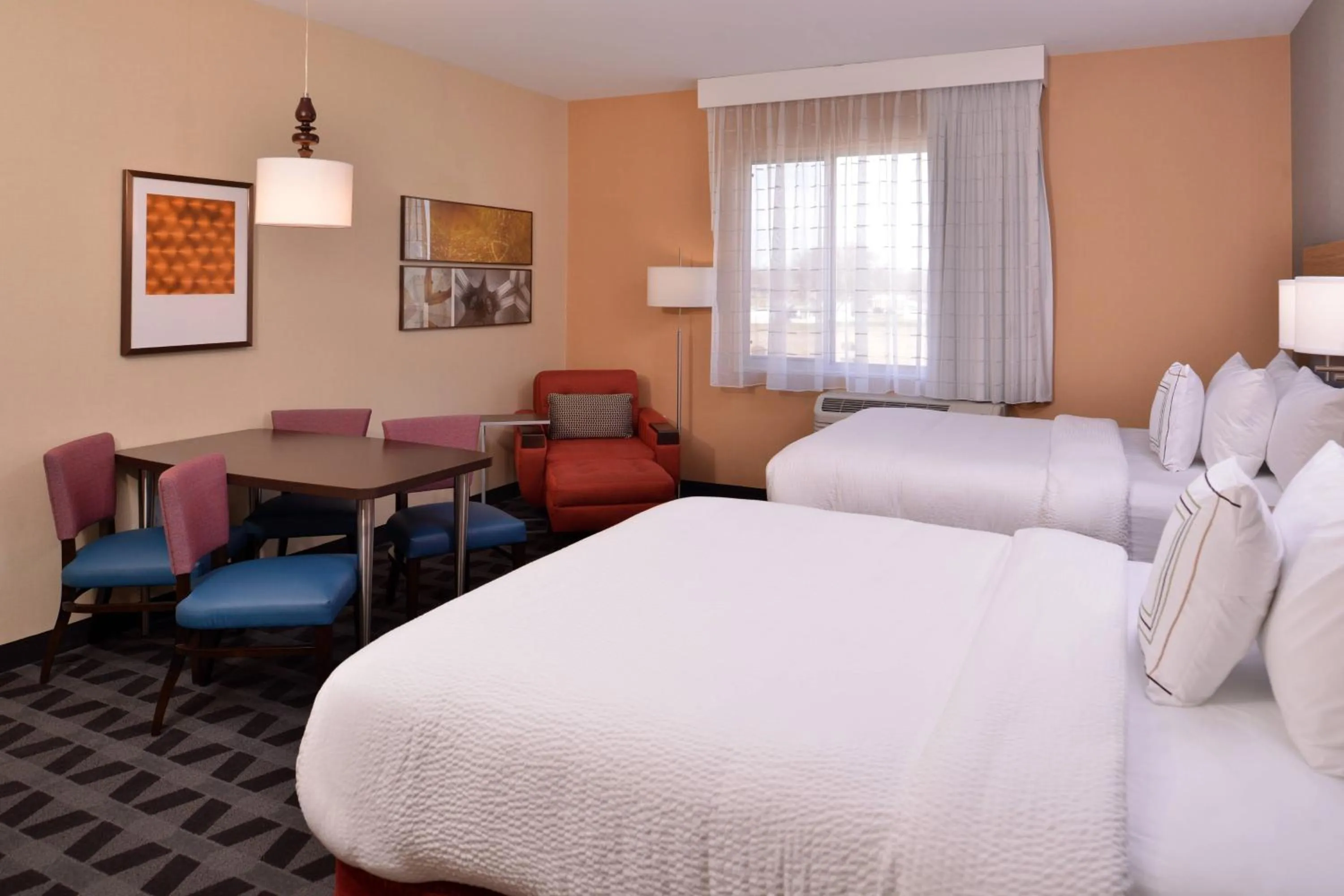 Photo of the whole room, Bed in TownePlace Suites by Marriott St. Louis Chesterfield
