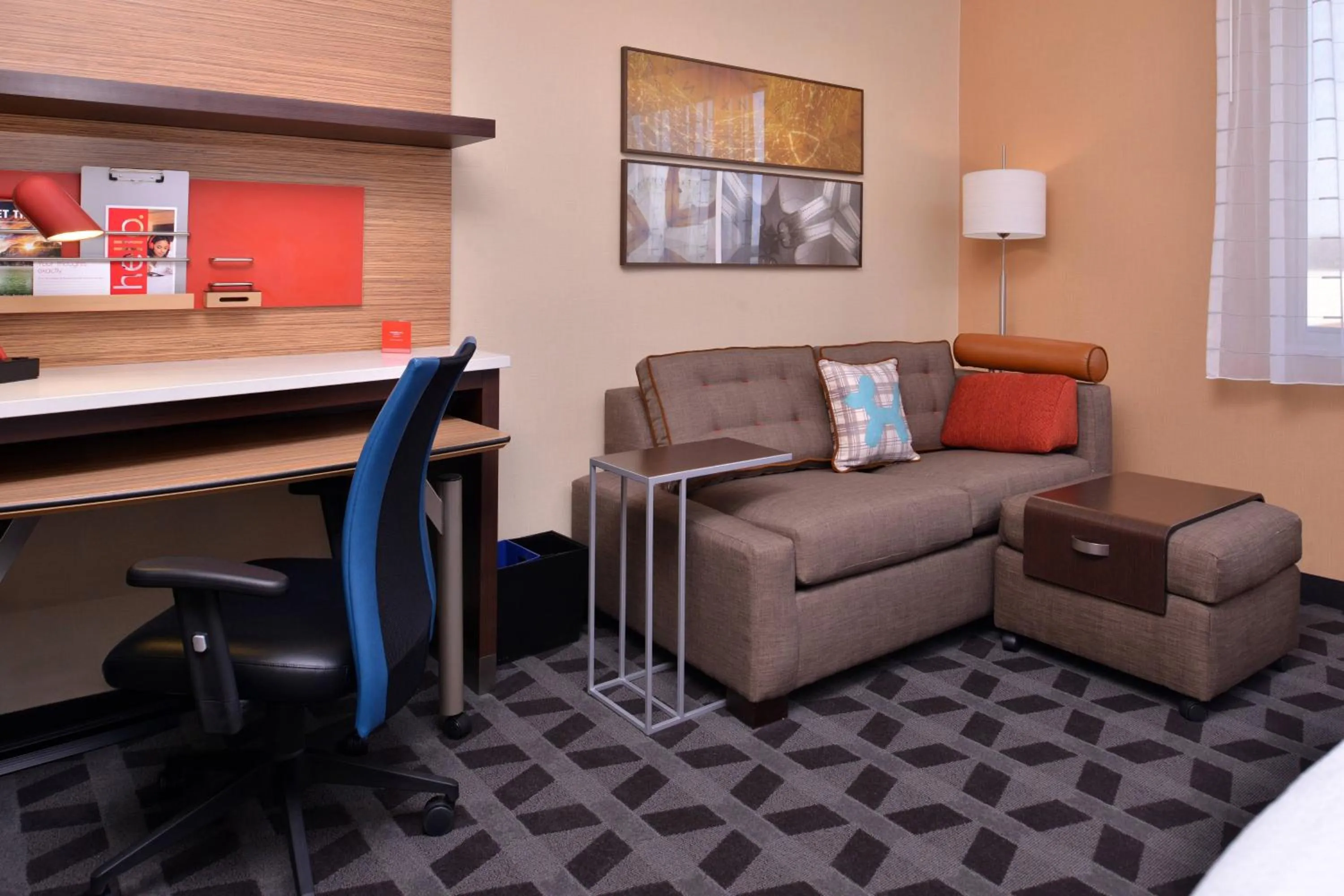 Living room in TownePlace Suites by Marriott St. Louis Chesterfield