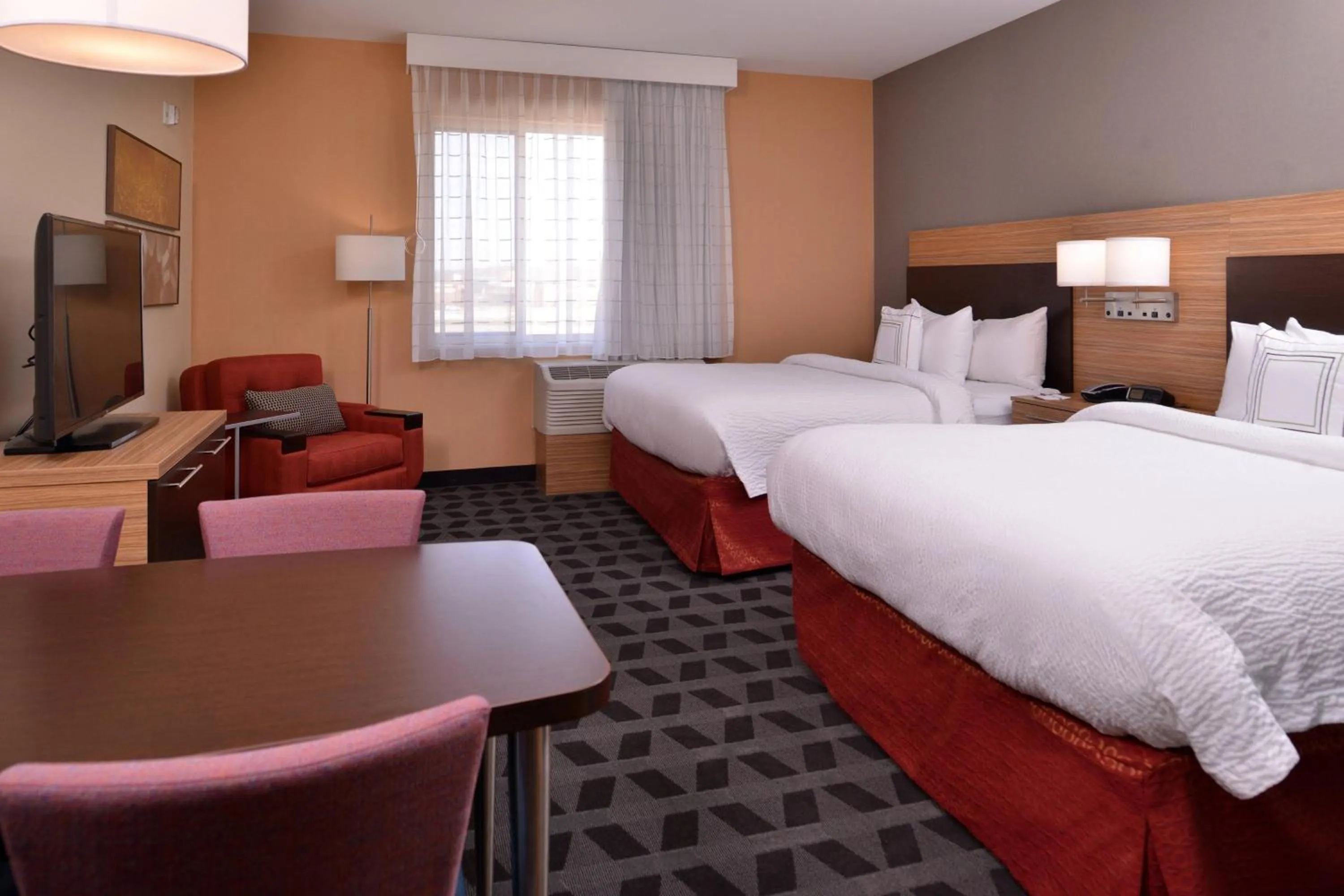 Photo of the whole room, Bed in TownePlace Suites by Marriott St. Louis Chesterfield