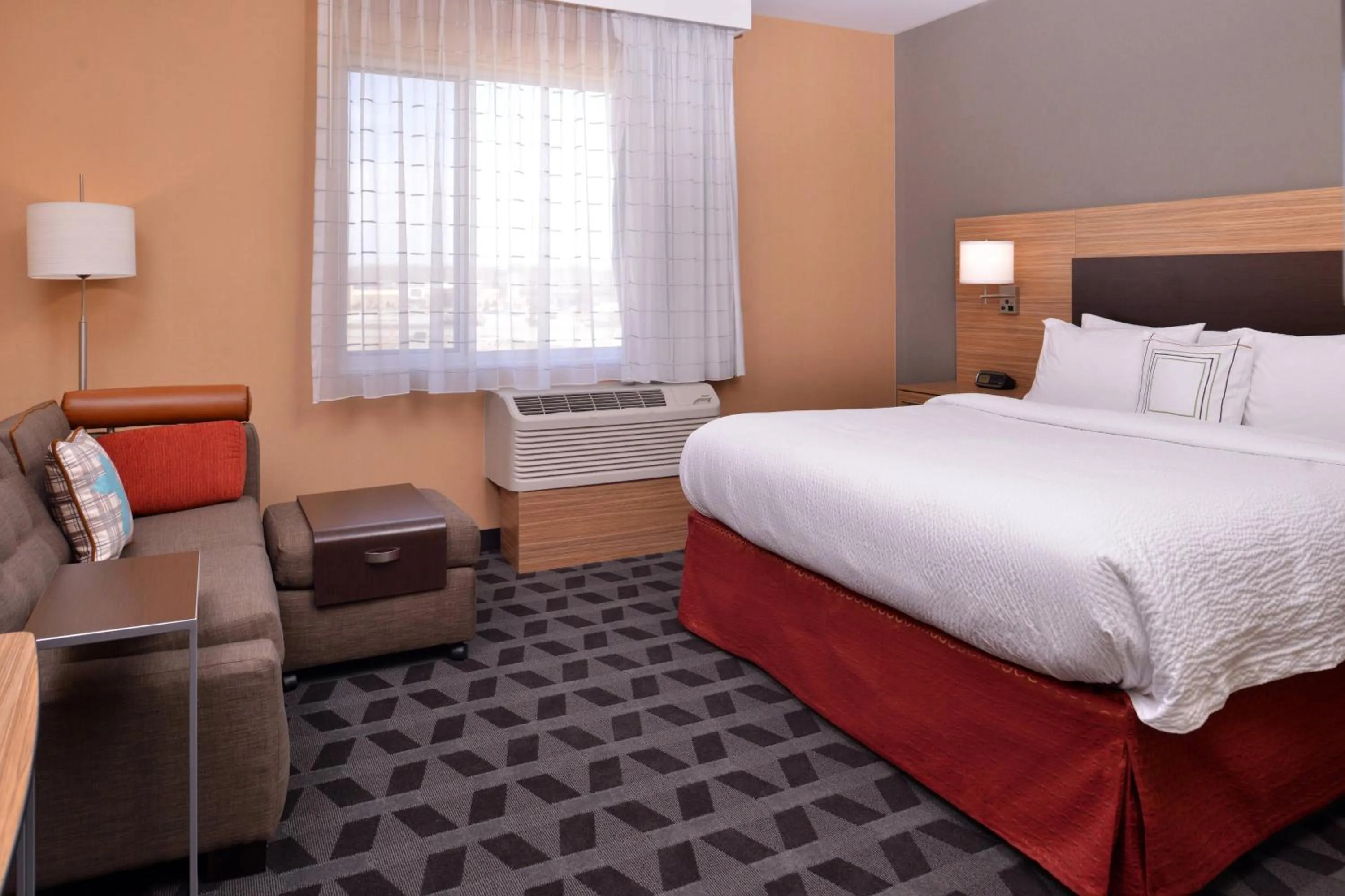 Photo of the whole room, Bed in TownePlace Suites by Marriott St. Louis Chesterfield