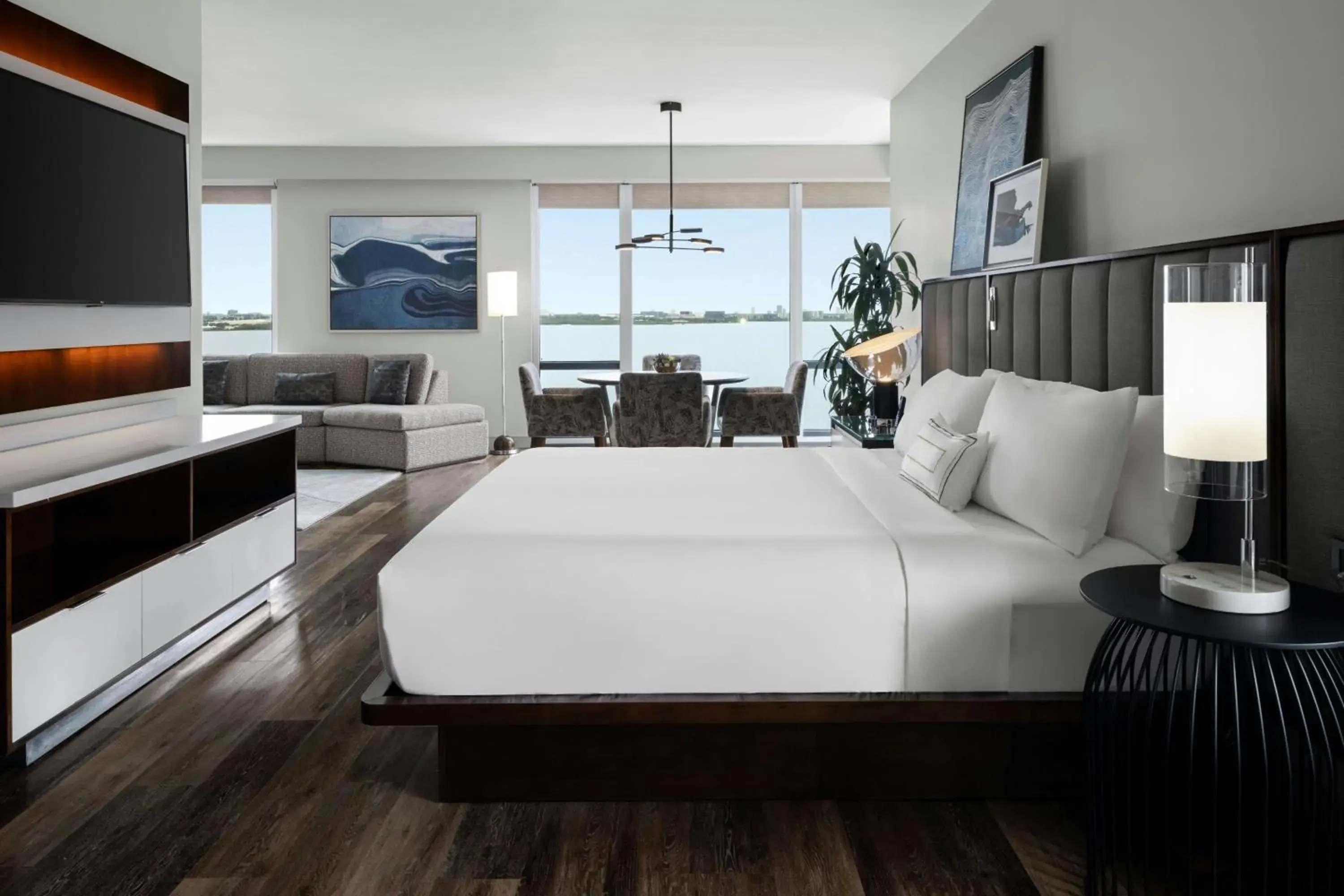 Photo of the whole room, Bed in The CURRENT Hotel, Autograph Collection Photo of the whole room, Bed in The CURRENT Hotel, Autograph Collection