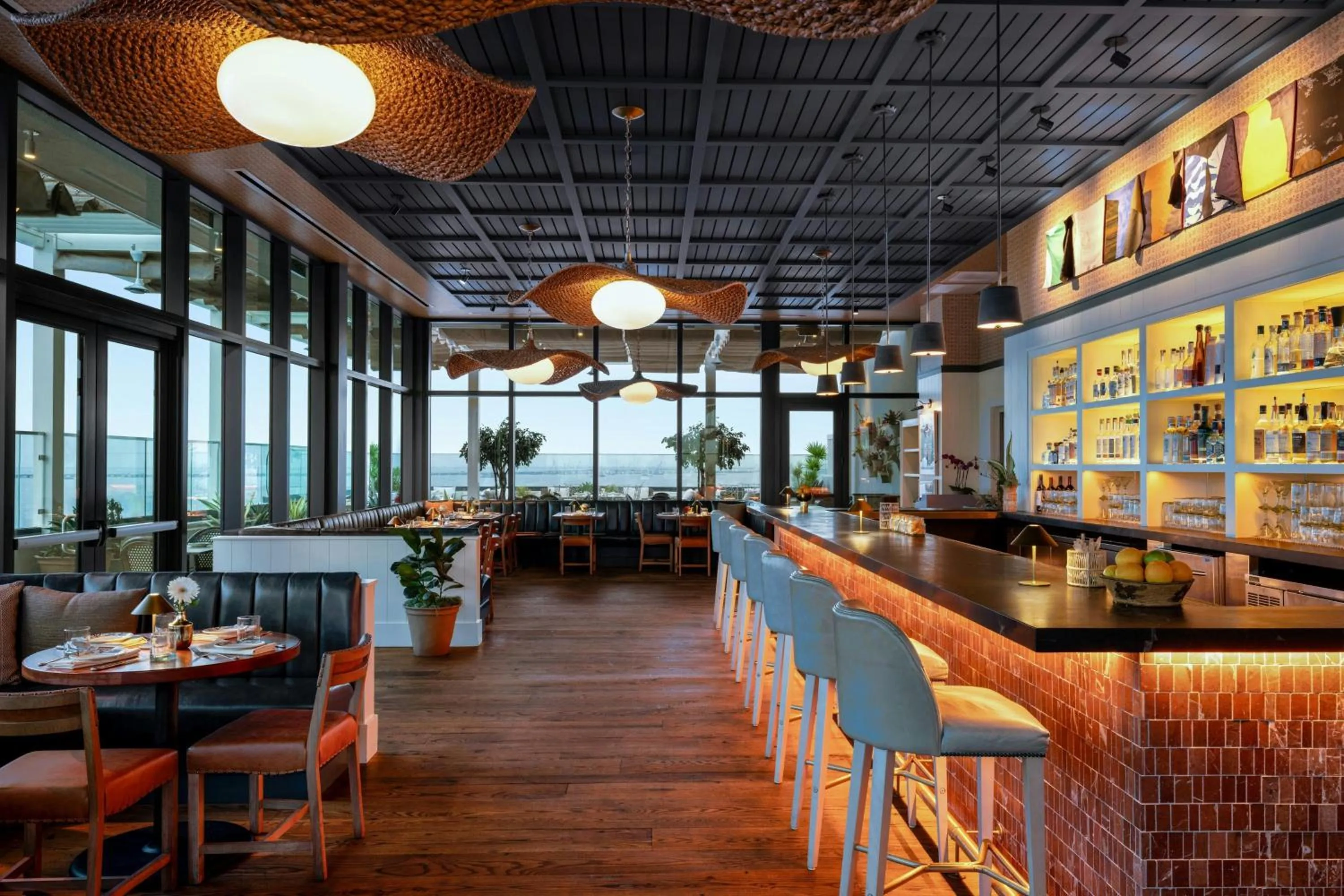 Lounge or bar in The CURRENT Hotel, Autograph Collection