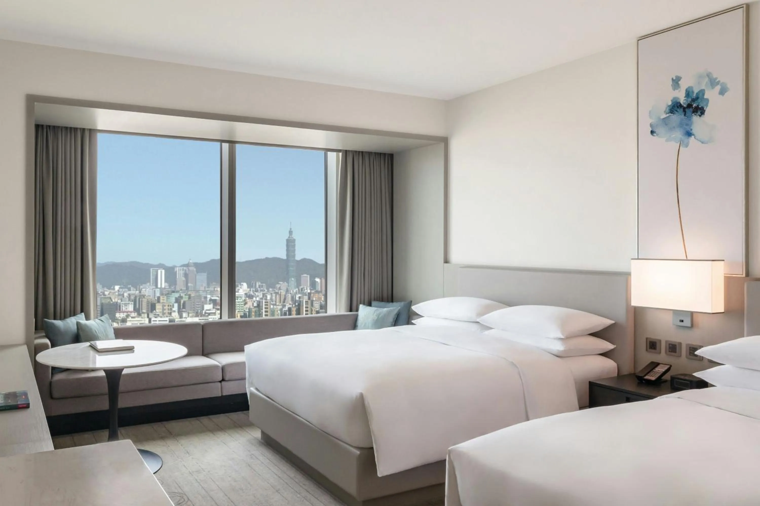 Photo of the whole room, Bed in Courtyard by Marriott Taipei Downtown