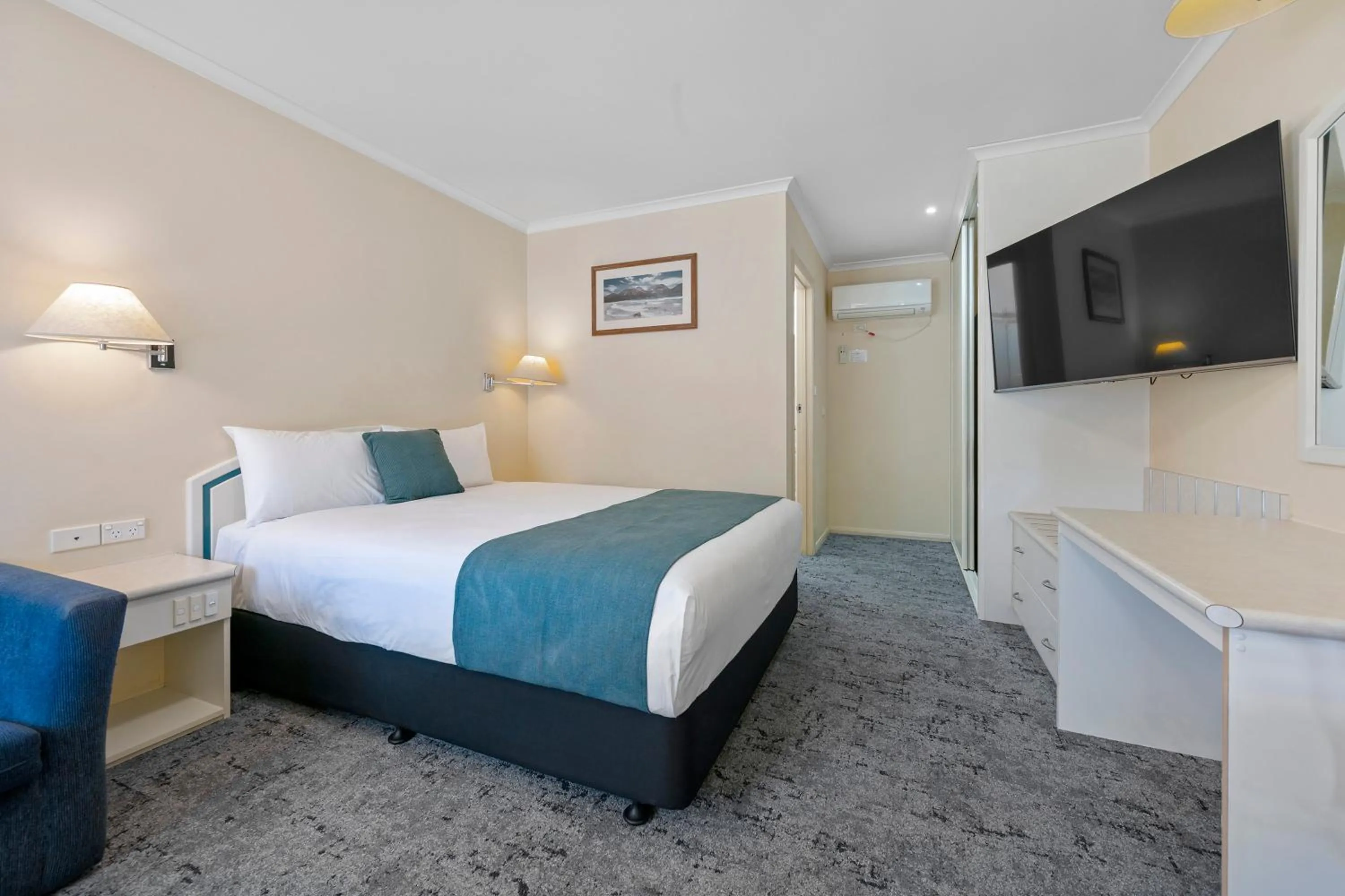 Bed in Comfort Inn Devonport