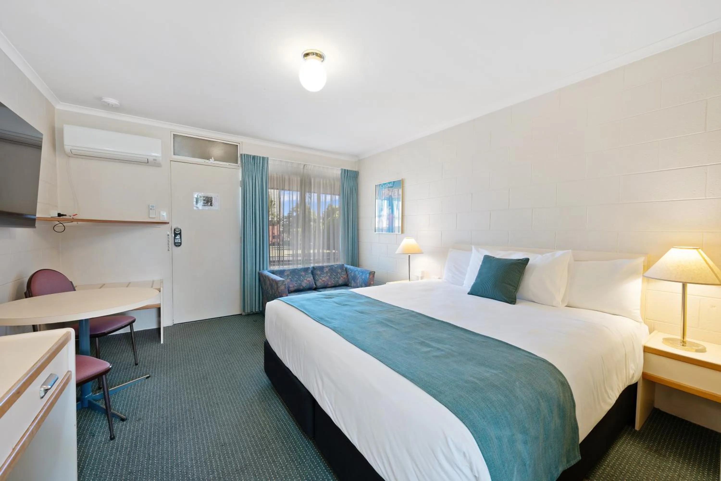 Bed in Comfort Inn Devonport
