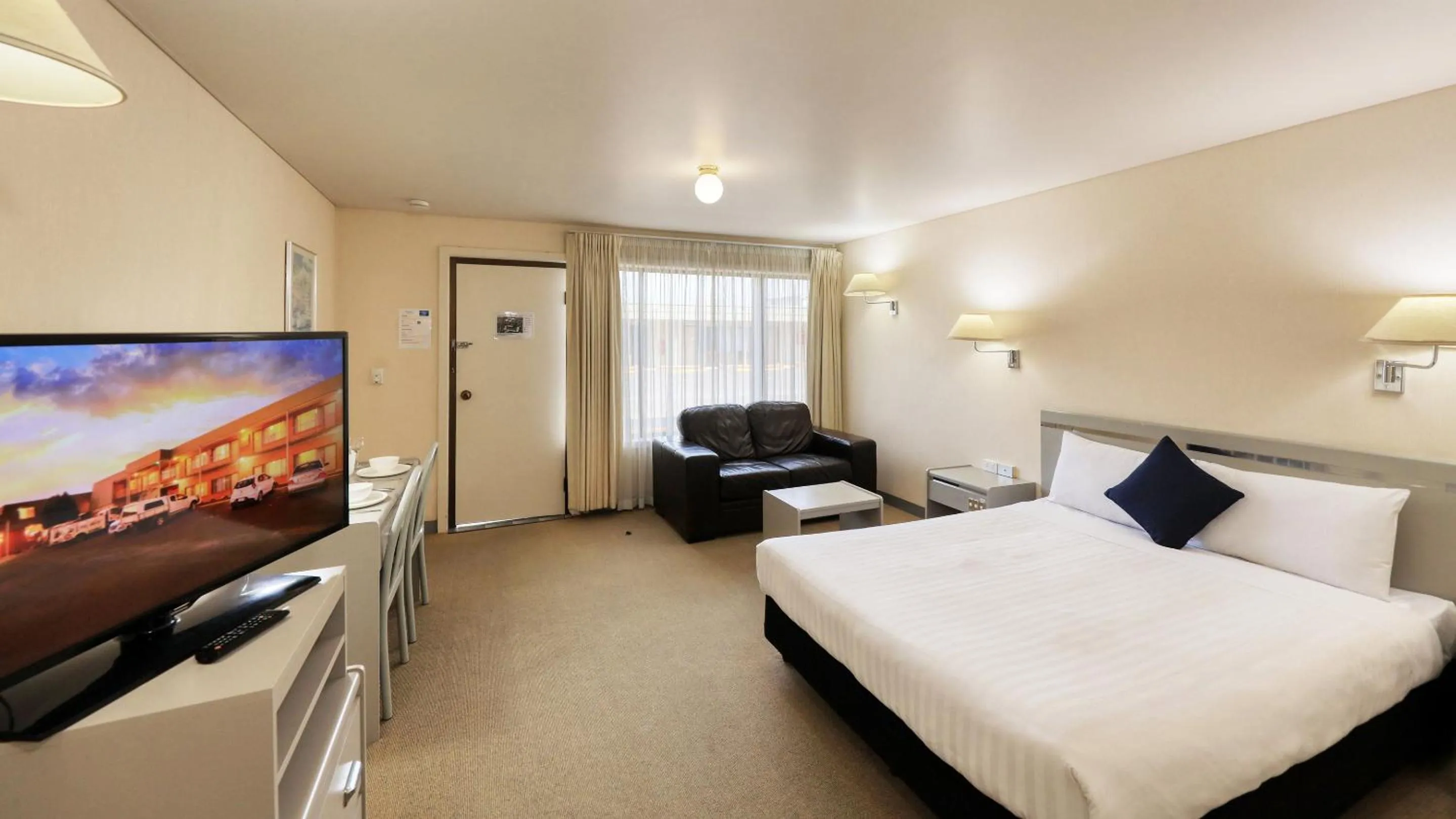 Bed in Sunrise Devonport