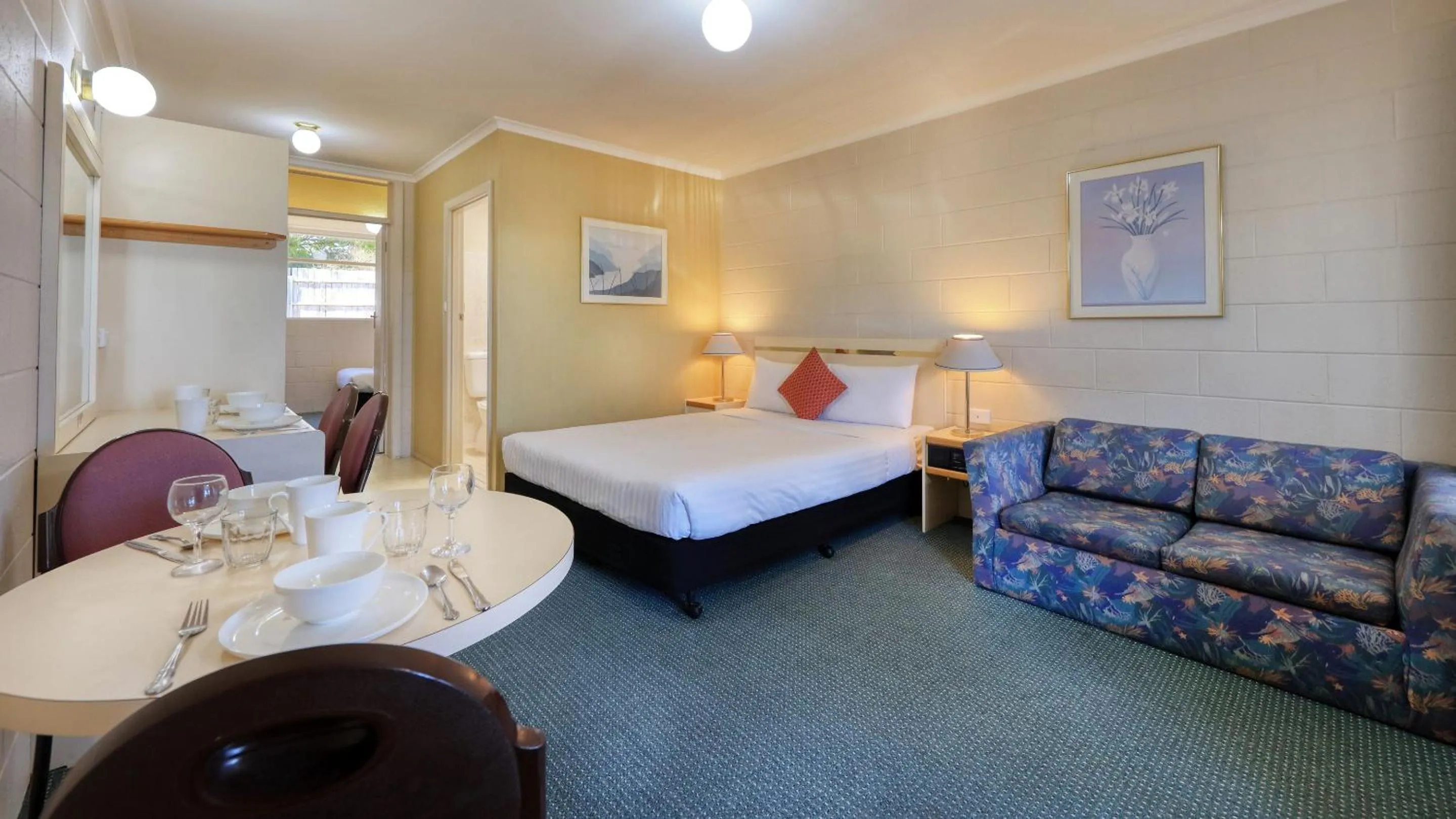 Bed in Sunrise Devonport