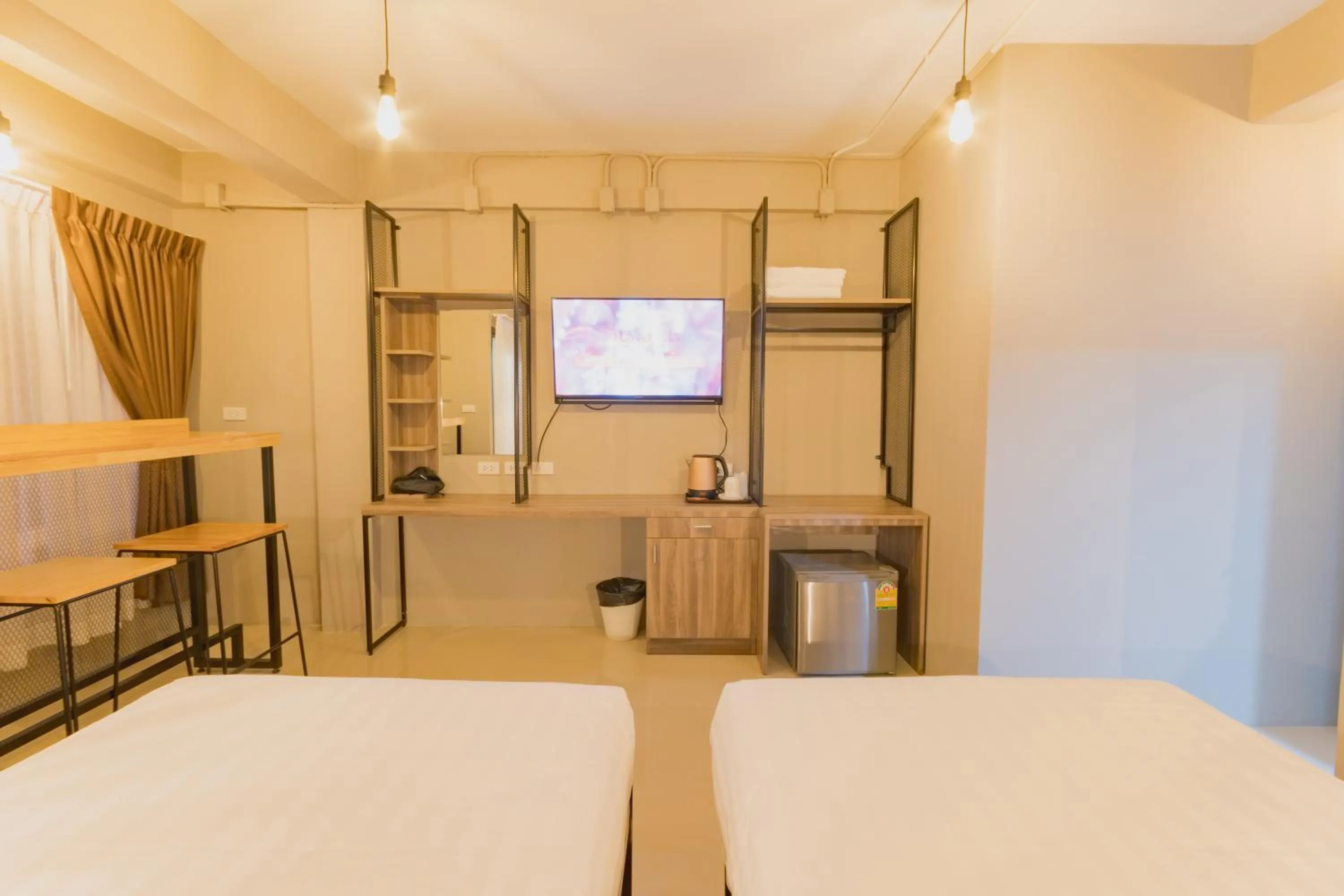 Photo of the whole room, Bed in Life is Goood