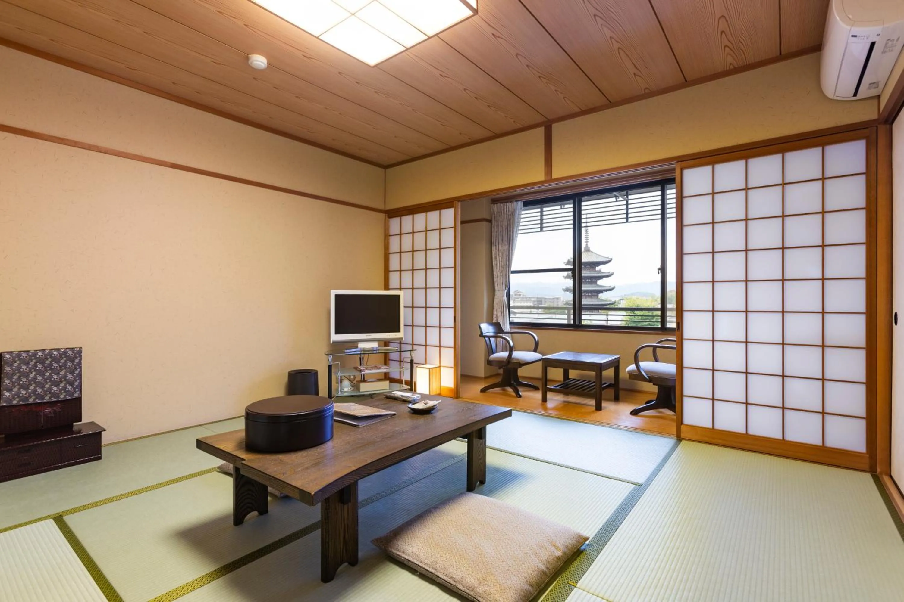 Photo of the whole room in Kyoto Higashiyamaso