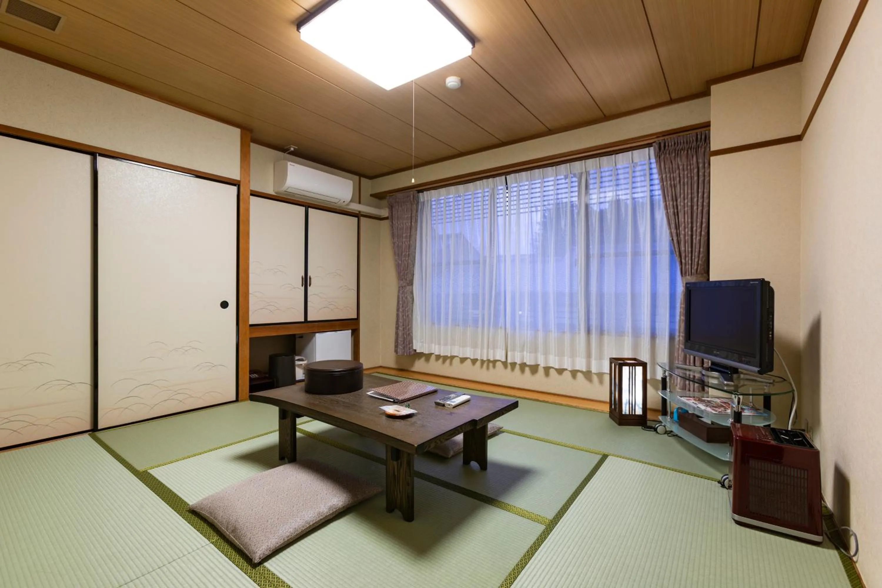 Photo of the whole room in Kyoto Higashiyamaso