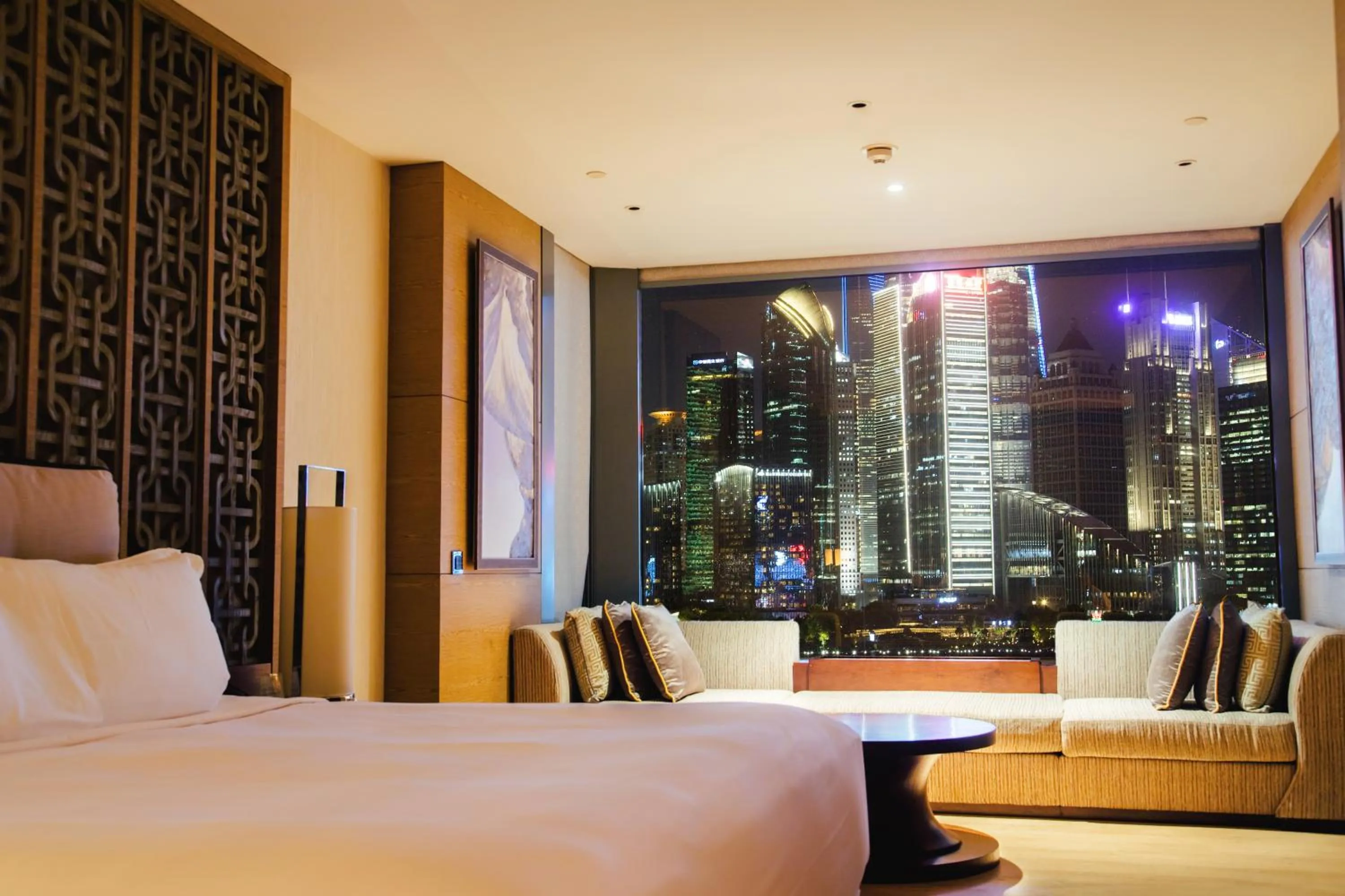 River view, Bed in Banyantree Shanghai On the Bund - Tales rooftop bar boasts a jaw-dropping panoramic vista