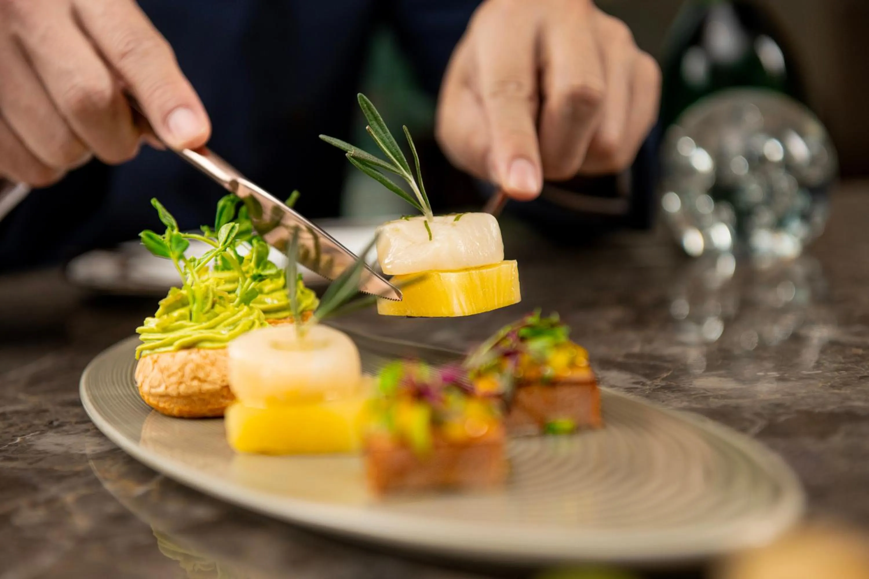 Food and drinks in Banyantree Shanghai On the Bund - Tales rooftop bar boasts a jaw-dropping panoramic vista