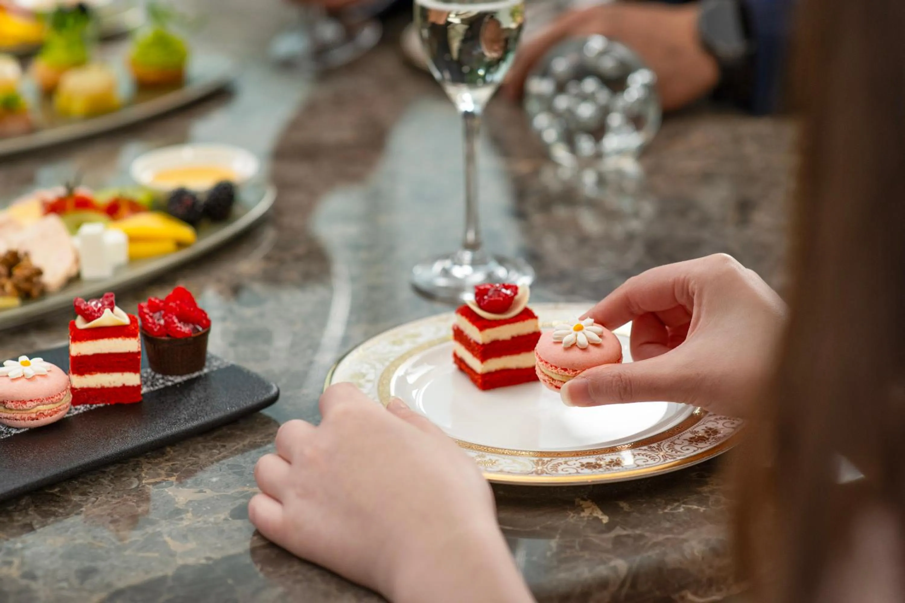 Lounge or bar in Banyantree Shanghai On the Bund - Tales rooftop bar boasts a jaw-dropping panoramic vista