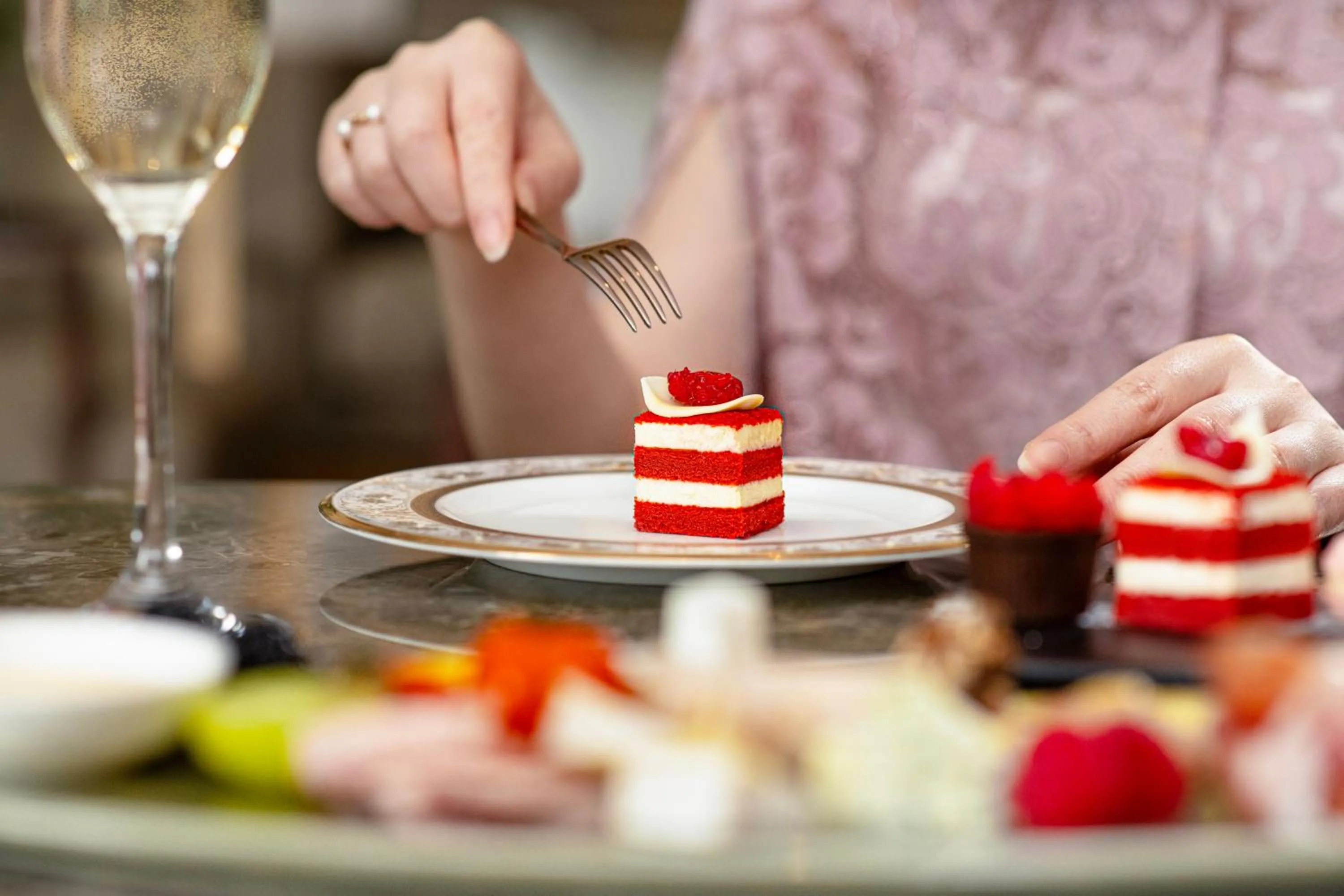 Food and drinks in Banyantree Shanghai On the Bund - Tales rooftop bar boasts a jaw-dropping panoramic vista