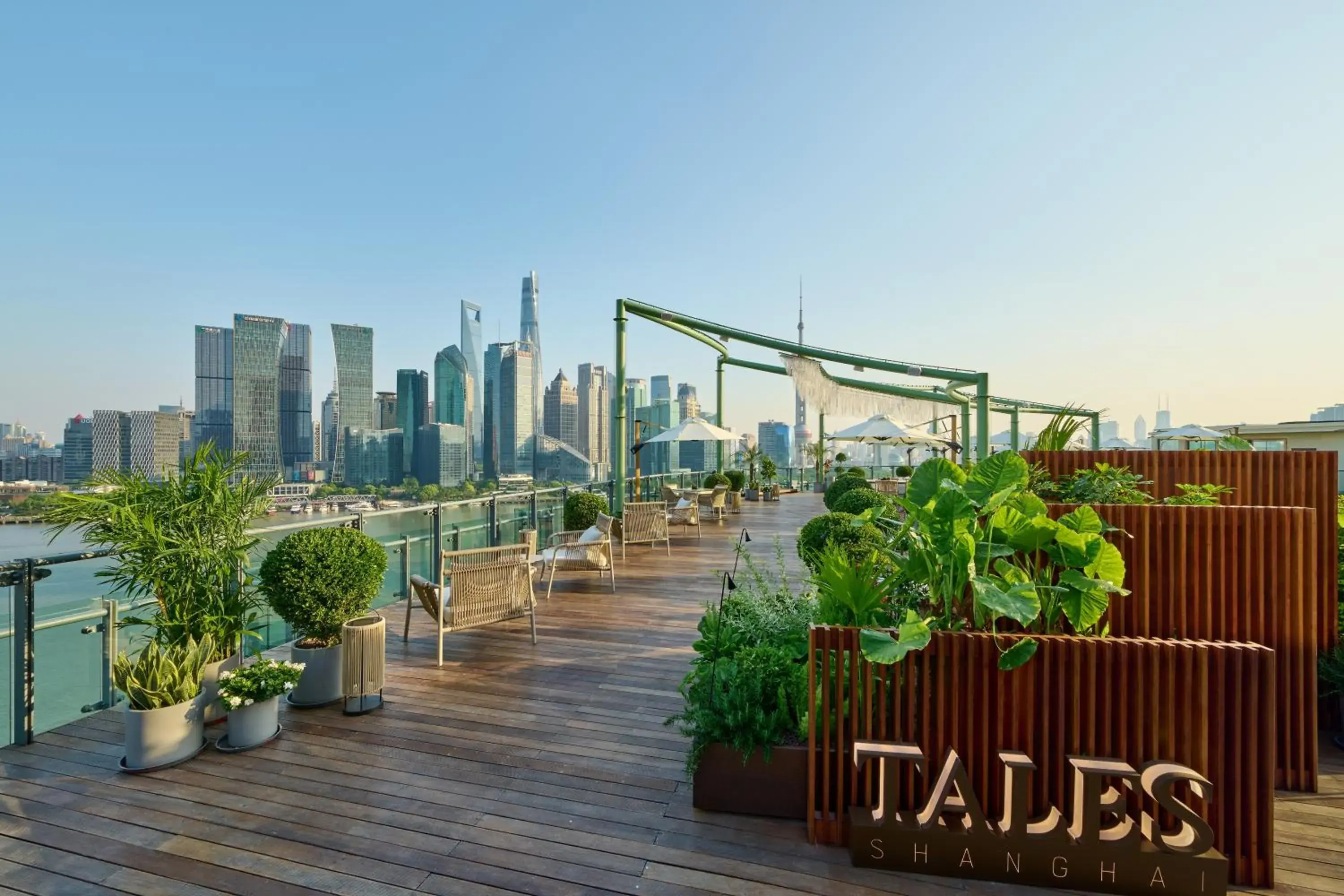 Lounge or bar in Banyantree Shanghai On the Bund - Tales rooftop bar boasts a jaw-dropping panoramic vista Lounge or bar in Banyantree Shanghai On the Bund - Tales rooftop bar boasts a jaw-dropping panoramic vista