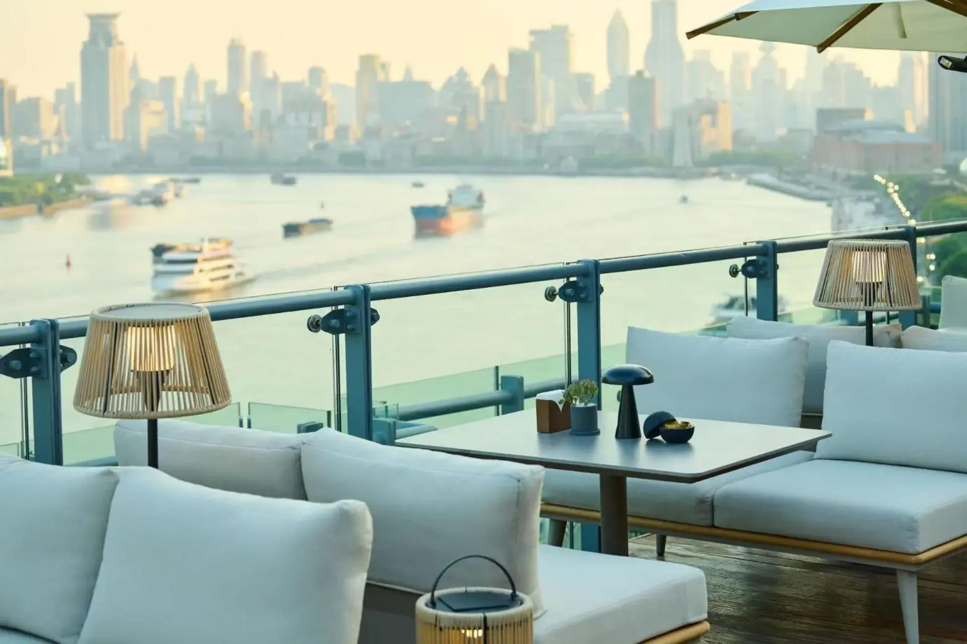 Lounge or bar in Banyantree Shanghai On the Bund - Tales rooftop bar boasts a jaw-dropping panoramic vista Lounge or bar in Banyantree Shanghai On the Bund - Tales rooftop bar boasts a jaw-dropping panoramic vista