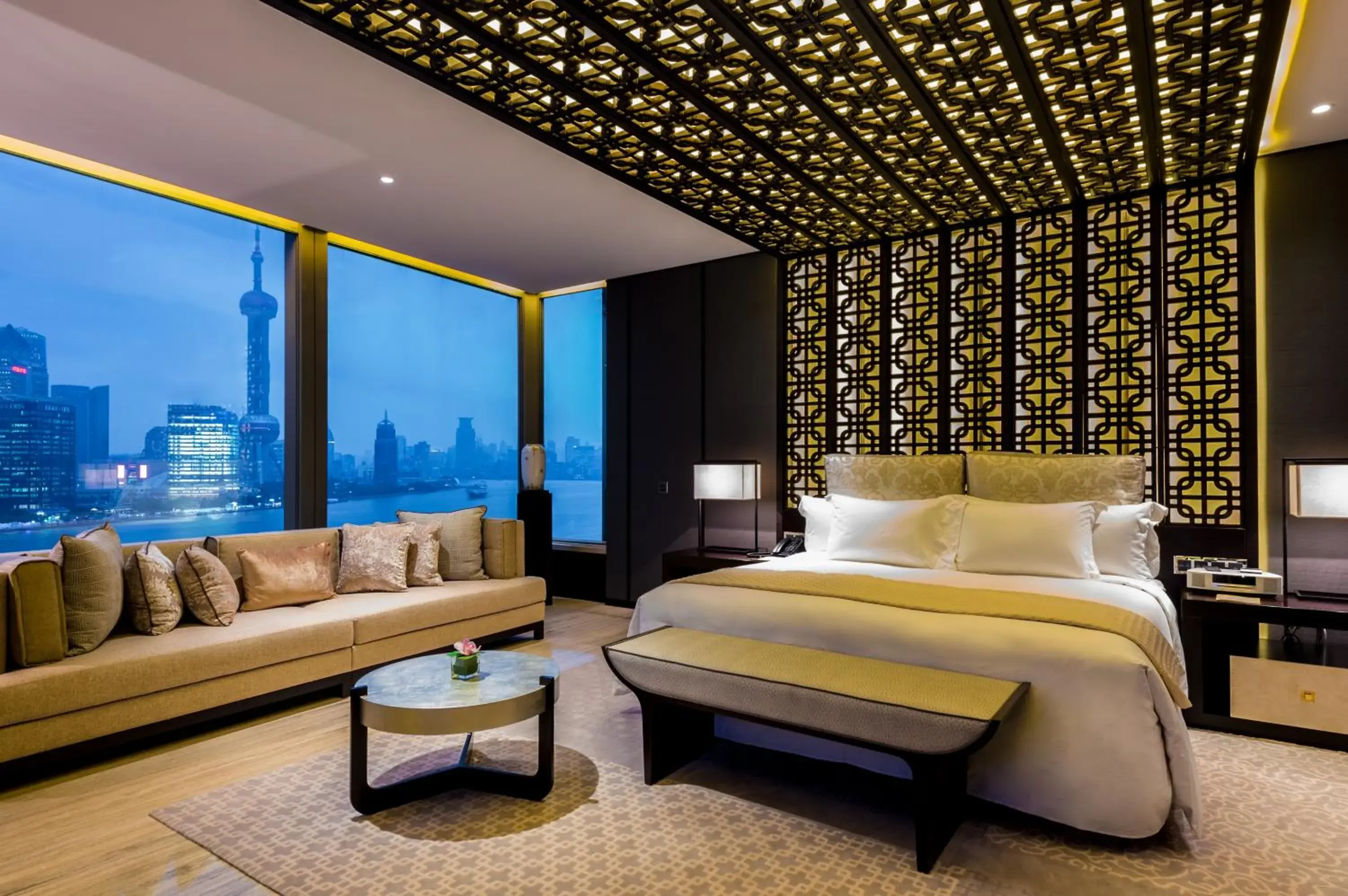 Bedroom, Bed in Banyantree Shanghai On the Bund - Tales rooftop bar boasts a jaw-dropping panoramic vista Bedroom, Bed in Banyantree Shanghai On the Bund - Tales rooftop bar boasts a jaw-dropping panoramic vista