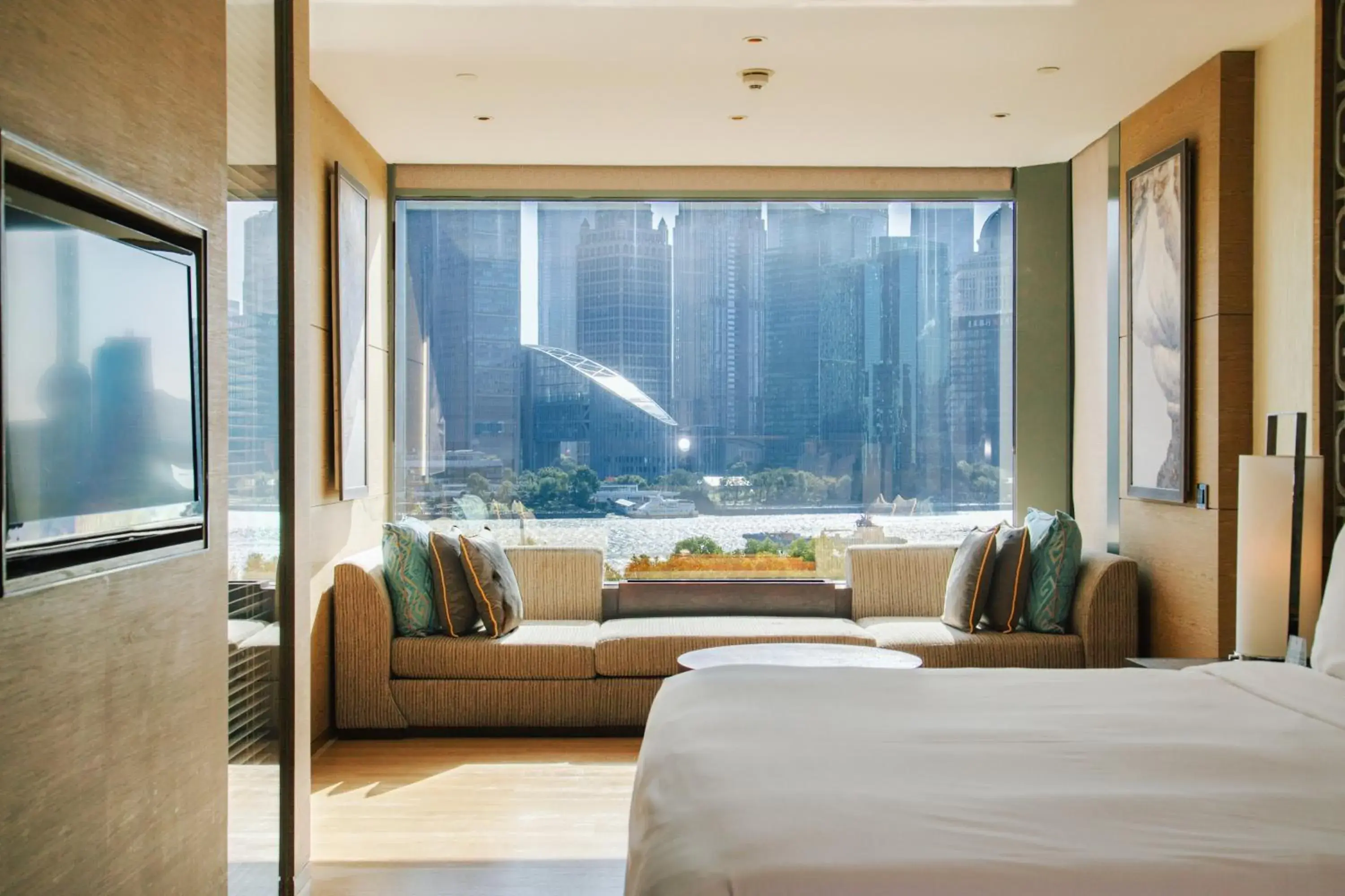 View (from property/room), Bed in Banyantree Shanghai On the Bund - Tales rooftop bar boasts a jaw-dropping panoramic vista View (from property/room), Bed in Banyantree Shanghai On the Bund - Tales rooftop bar boasts a jaw-dropping panoramic vista