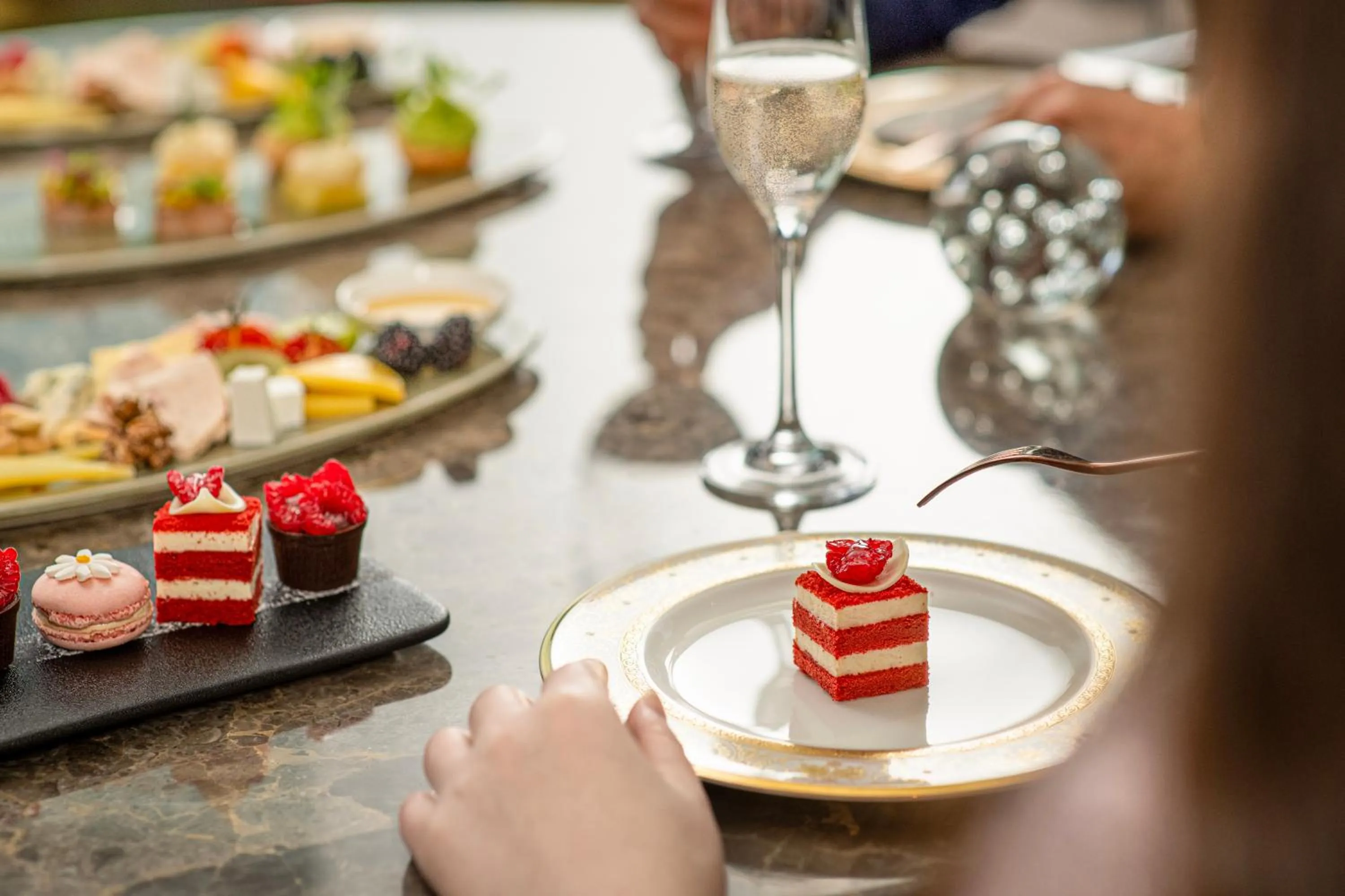 Food and drinks in Banyantree Shanghai On the Bund - Tales rooftop bar boasts a jaw-dropping panoramic vista