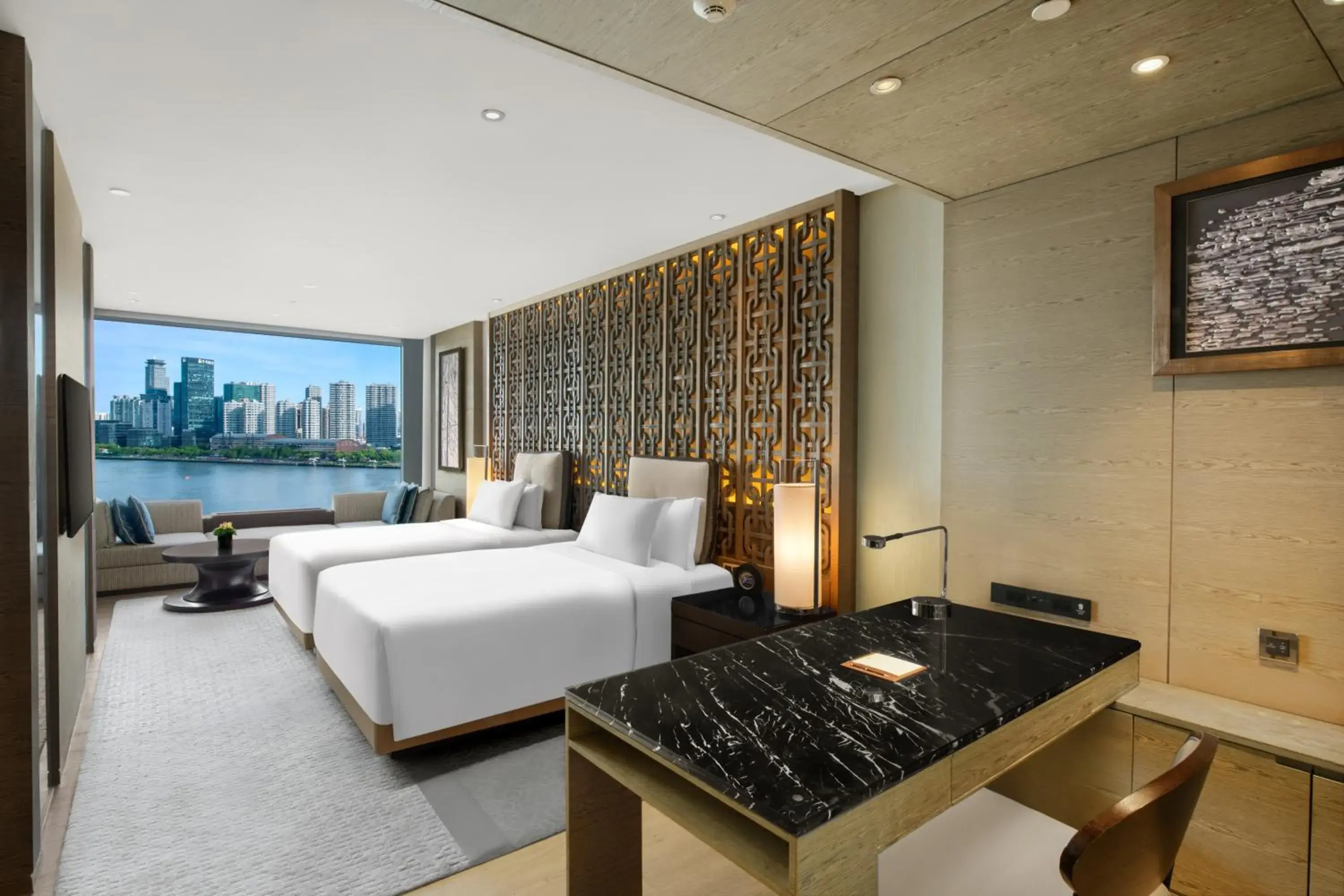 Photo of the whole room, Bed in Banyantree Shanghai On the Bund - Tales rooftop bar boasts a jaw-dropping panoramic vista Photo of the whole room, Bed in Banyantree Shanghai On the Bund - Tales rooftop bar boasts a jaw-dropping panoramic vista