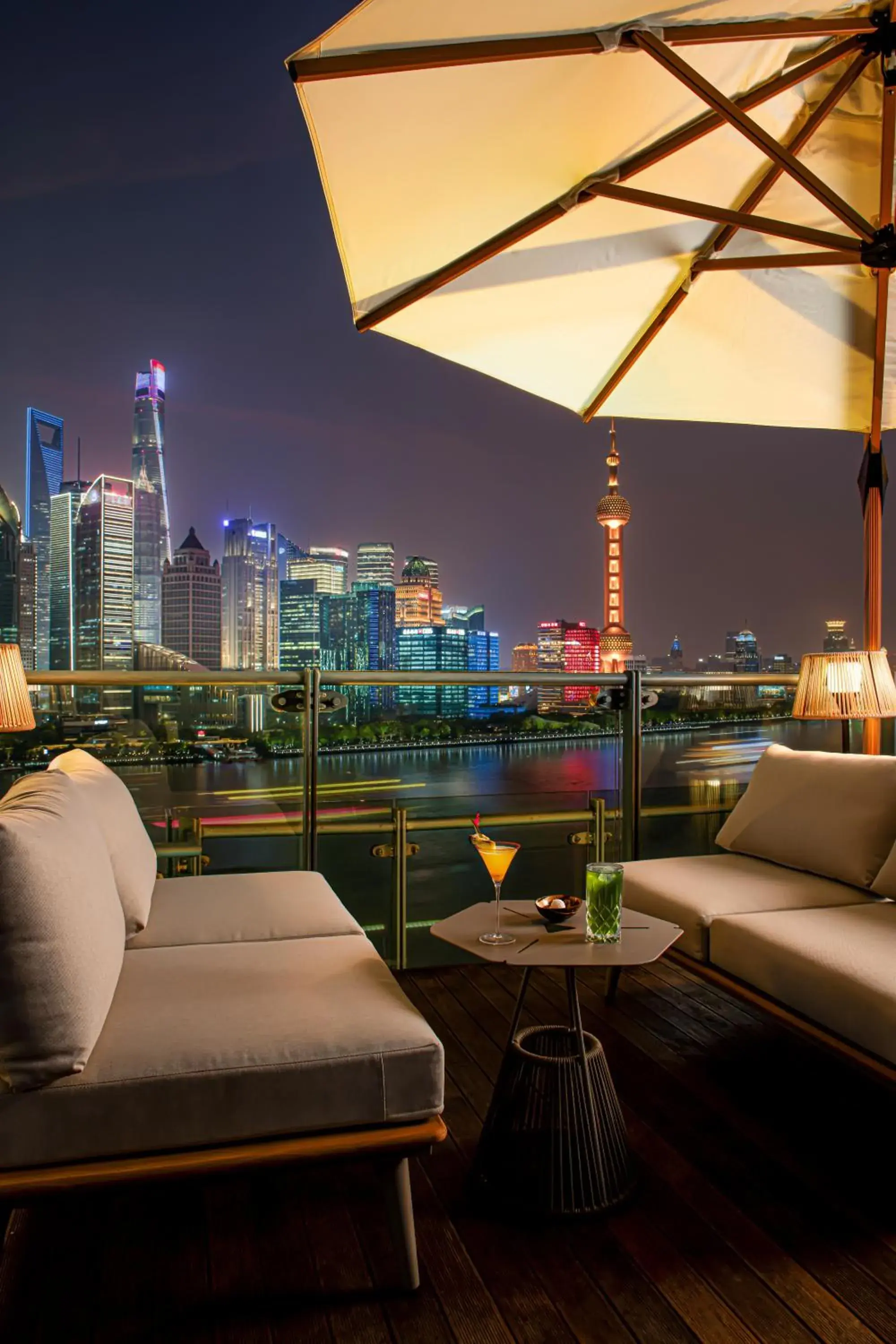 Lounge or bar in Banyantree Shanghai On the Bund - Tales rooftop bar boasts a jaw-dropping panoramic vista Lounge or bar in Banyantree Shanghai On the Bund - Tales rooftop bar boasts a jaw-dropping panoramic vista