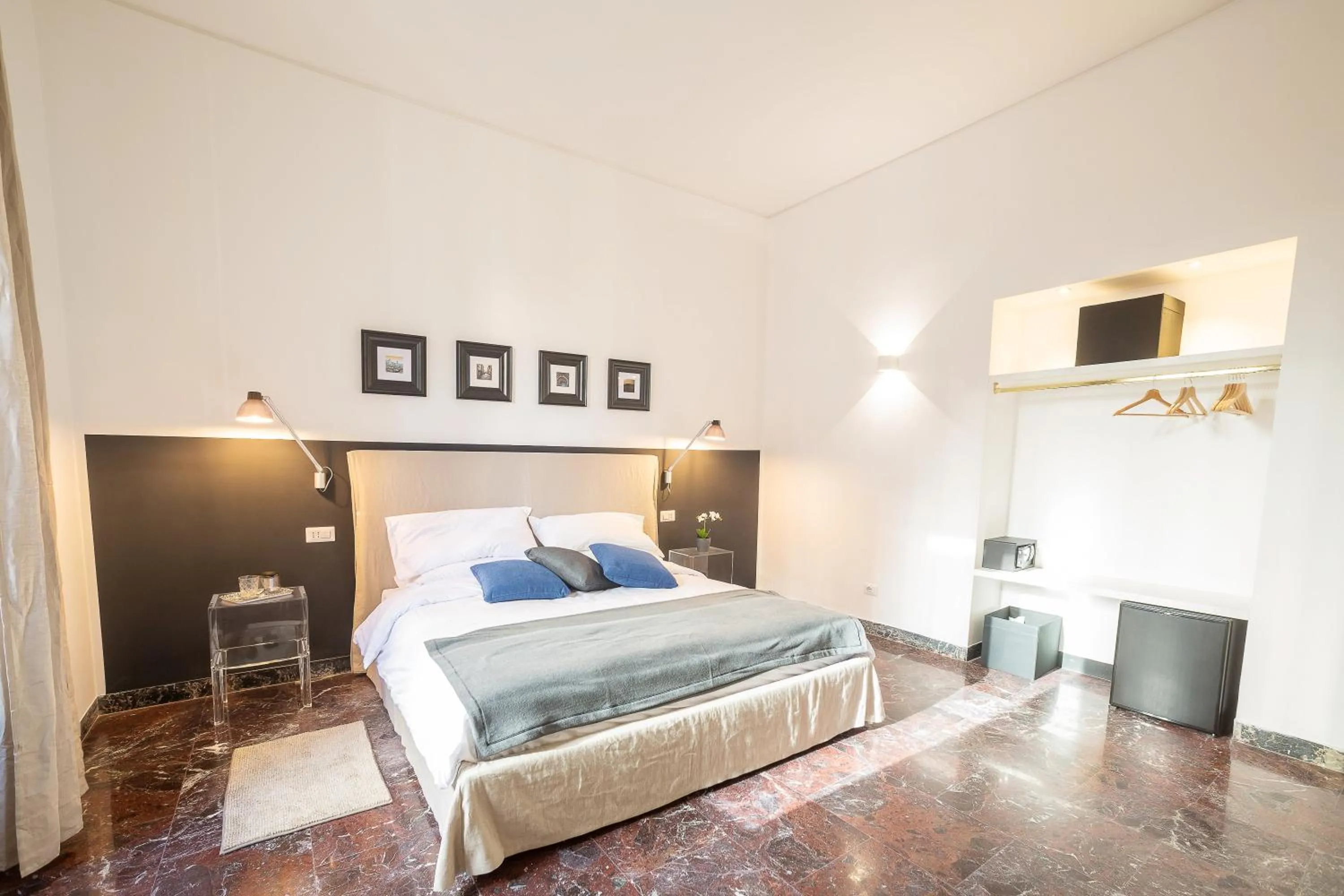 Bed in Lombardia40 Luxury Suites