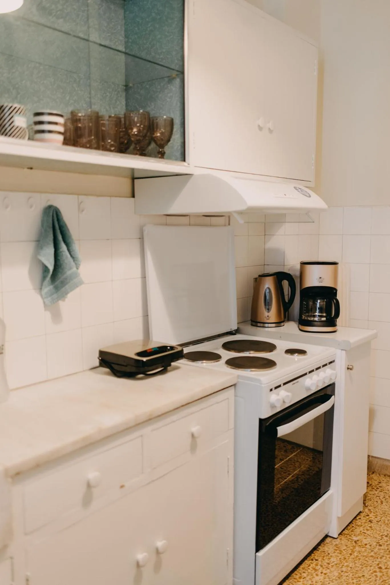 Coffee/tea facilities in BEST HOUSE, KAPODISTRIOU, PSILA ALONIA