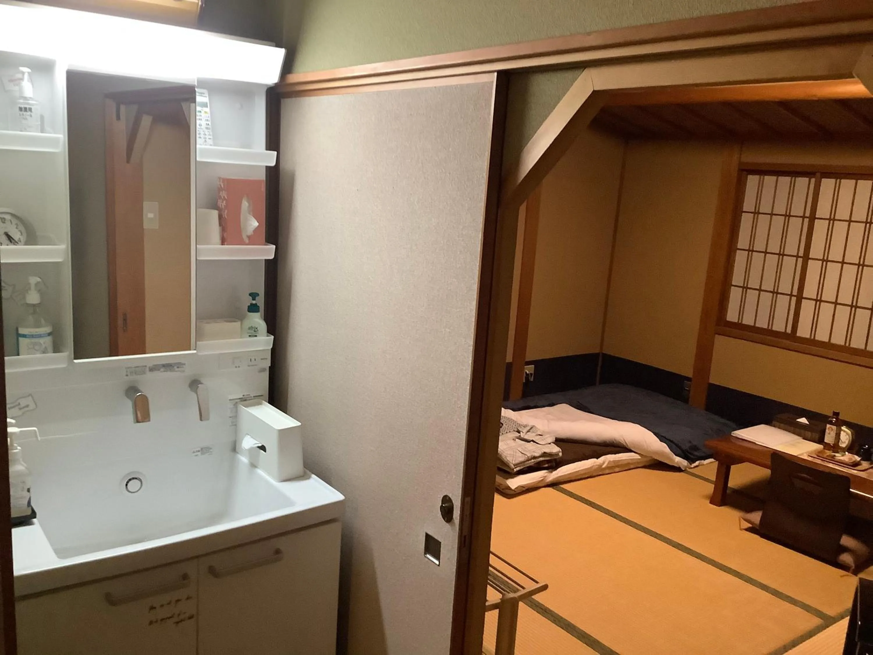 Photo of the whole room, Bed in Kamuroan