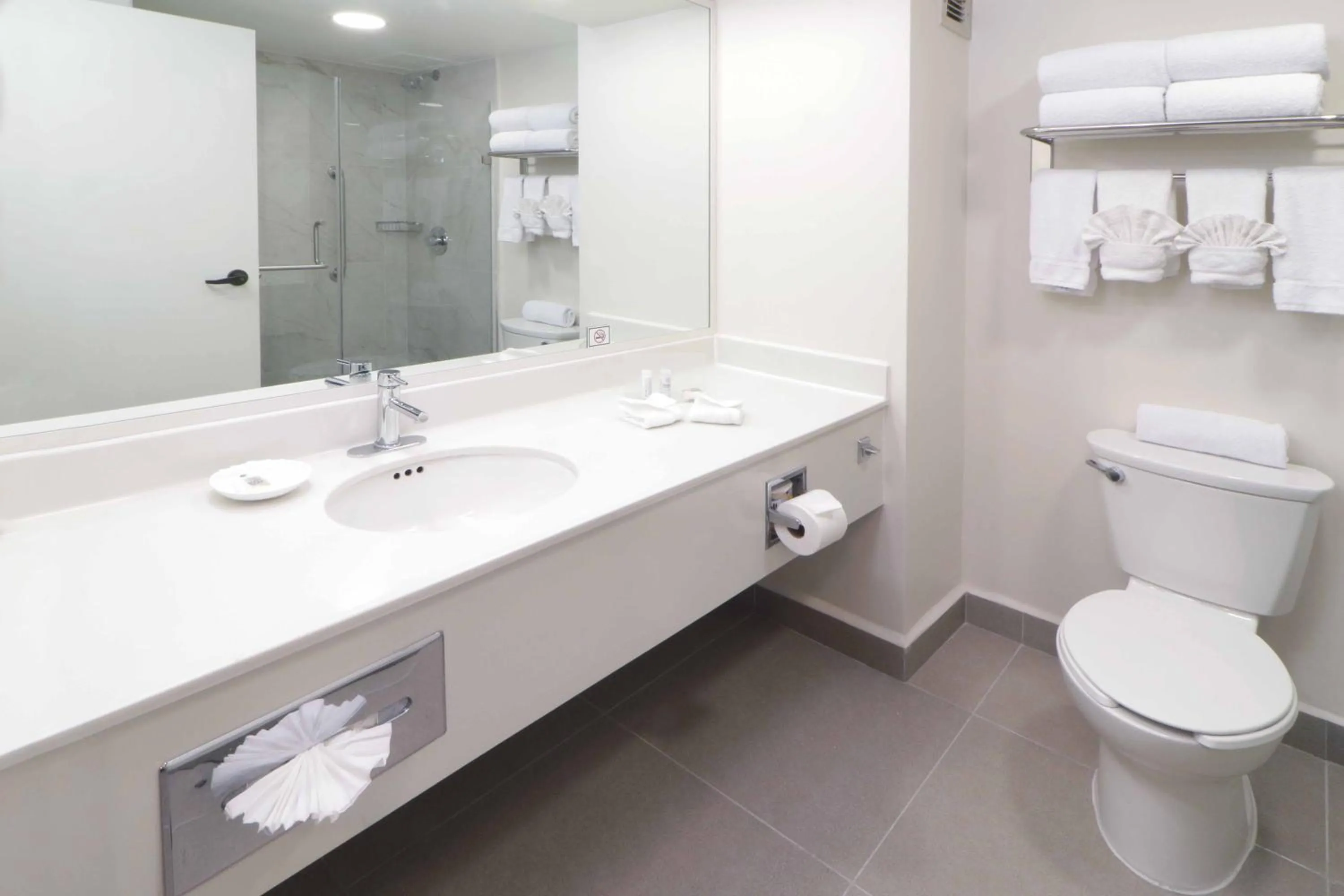 Shower in Wyndham Garden Monterrey Norte