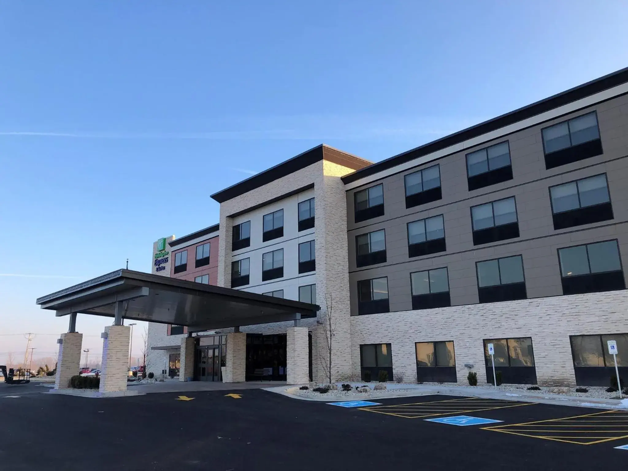 Property building in Holiday Inn Express & Suites Racine by IHG Property building in Holiday Inn Express & Suites Racine by IHG