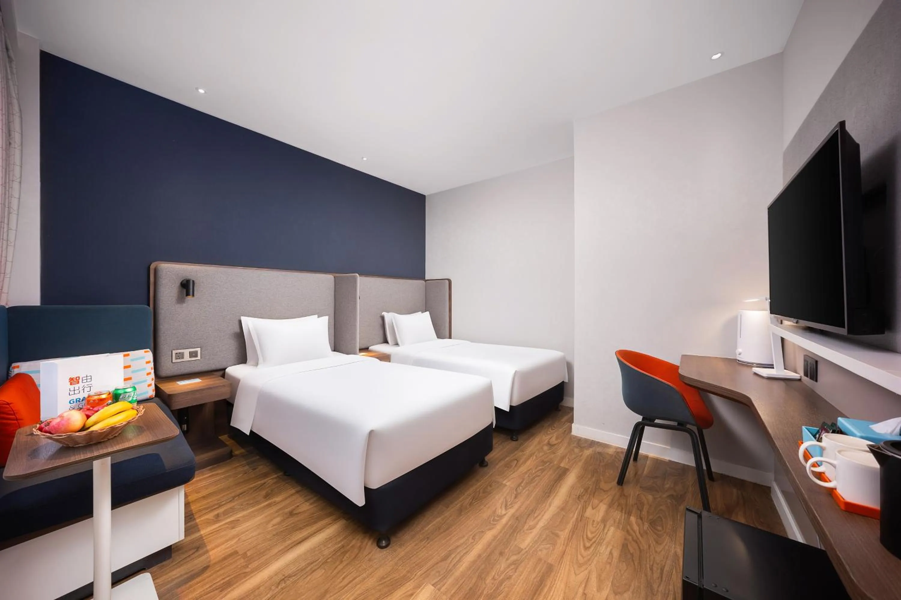 Bed in Holiday Inn Express Xi'an Bell Tower by IHG